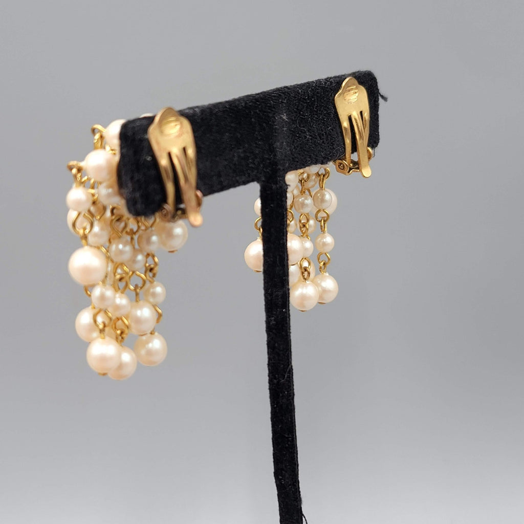 Vintage White Bead Cluster Waterfall Clip on Earrings Gold tone Dangle 1.75 in