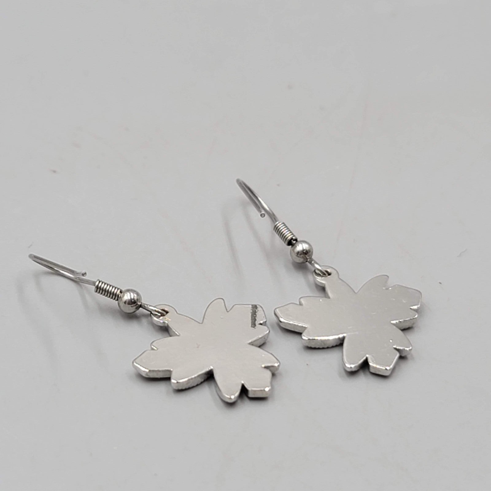 Christmas Flower Pierced Earrings Silver tone Dangle Poinsettia 3/4"