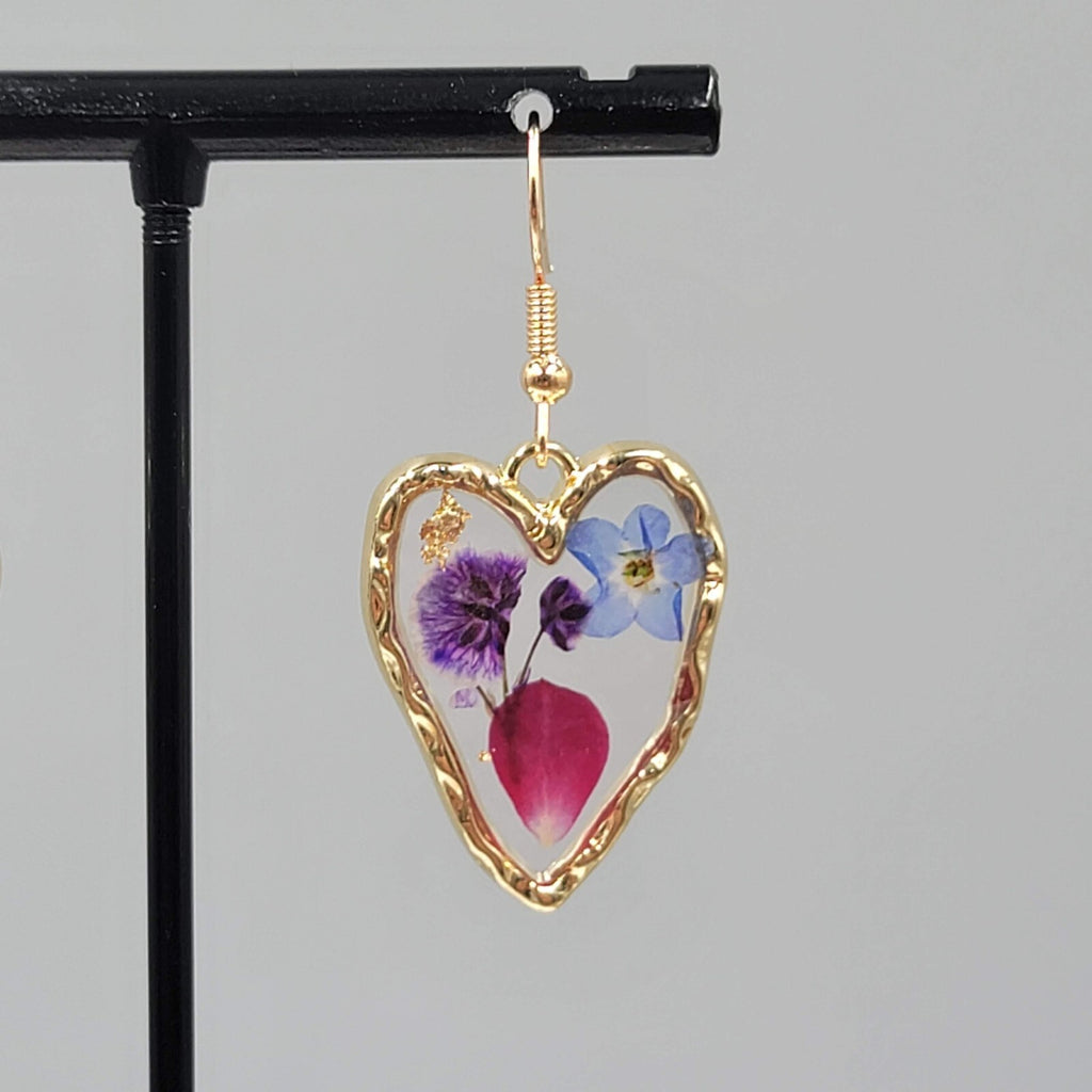 Real Flower Heart Pierced Earrings Gold tone Dangle Resin 1"
