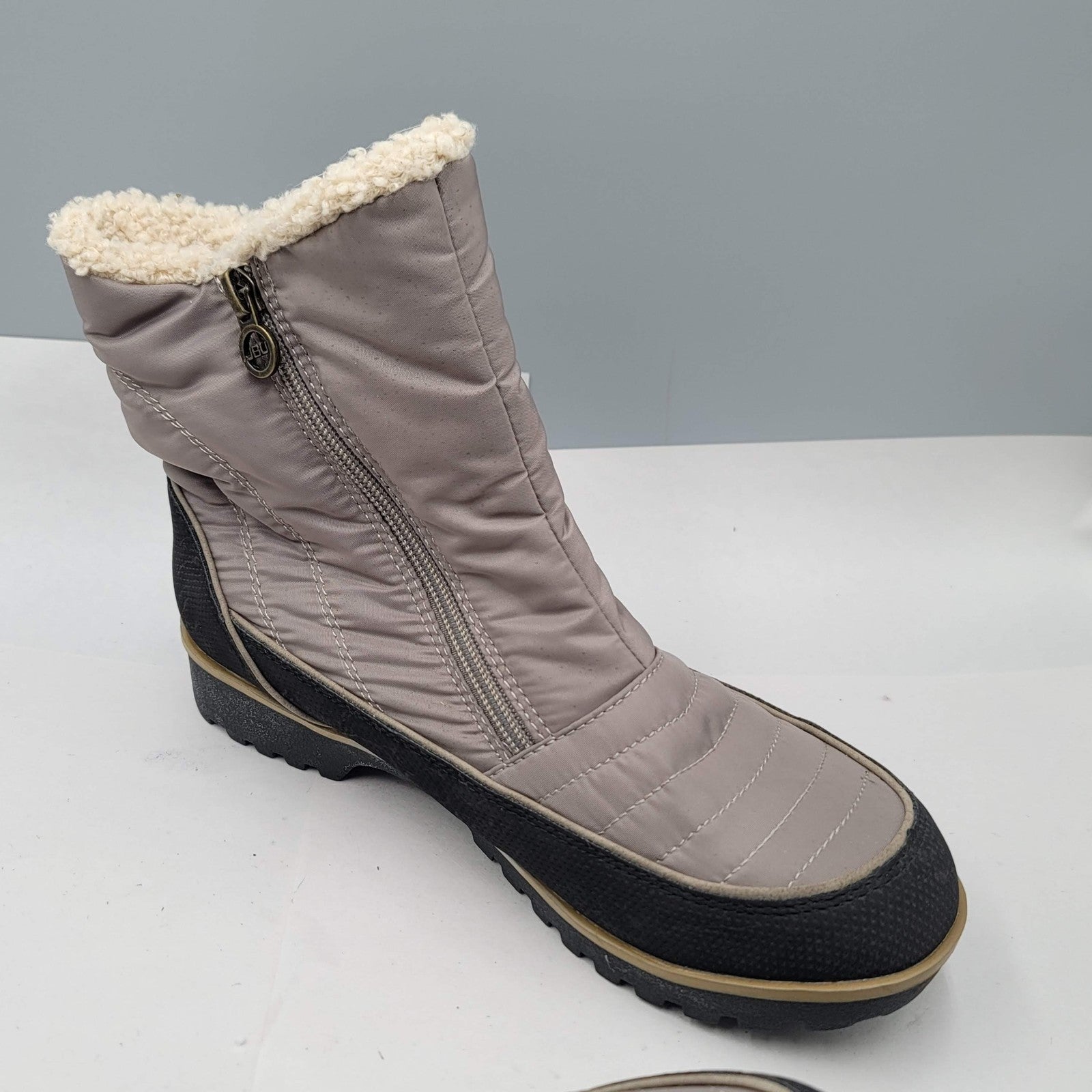 JBU Snowbird Boots Womens Size 8M Gray Black Weather Ready Faux Fur Winter Shoes