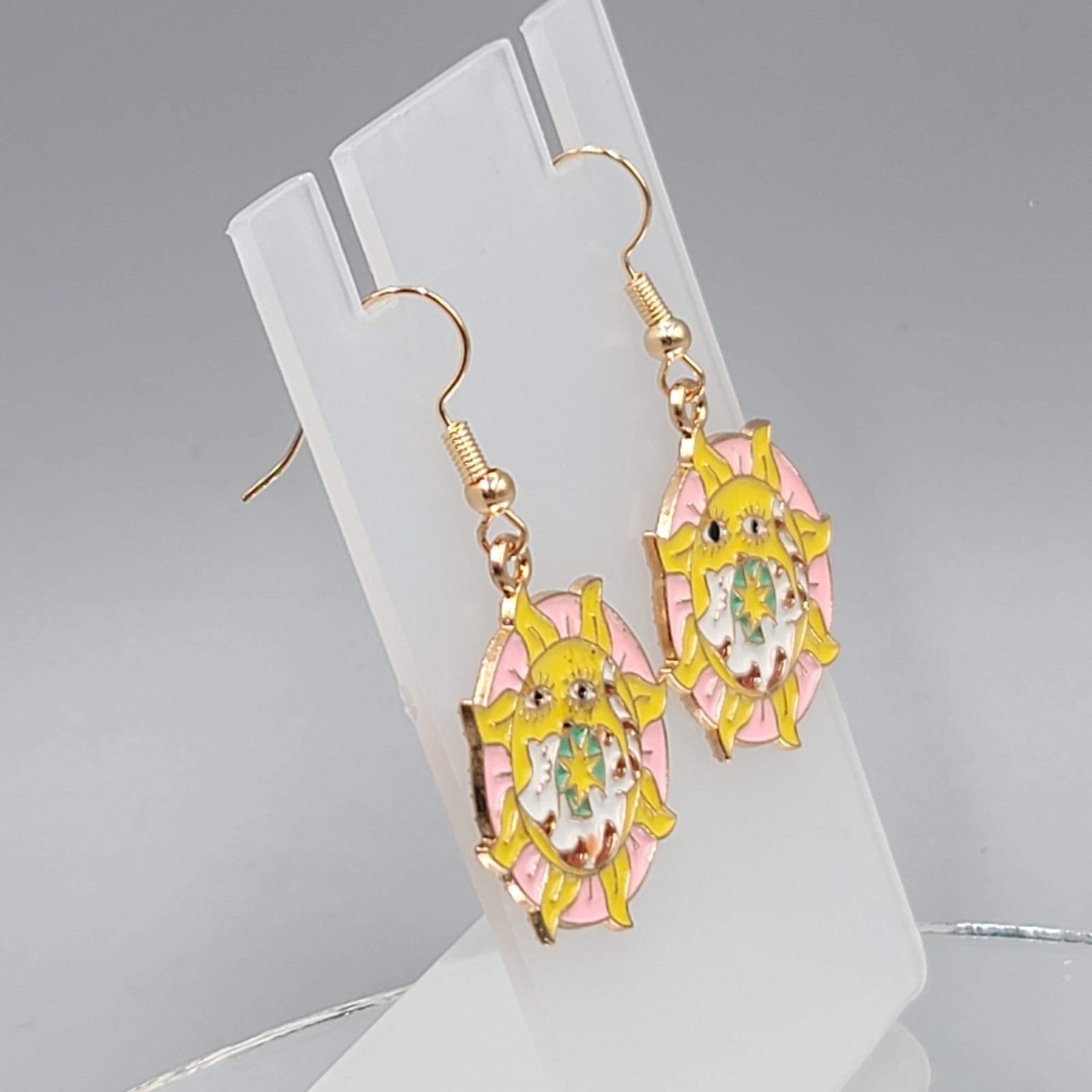 Kitty Cat in the Sun Enamel Pierced Earrings Gold tone Dangle 1 1/8"