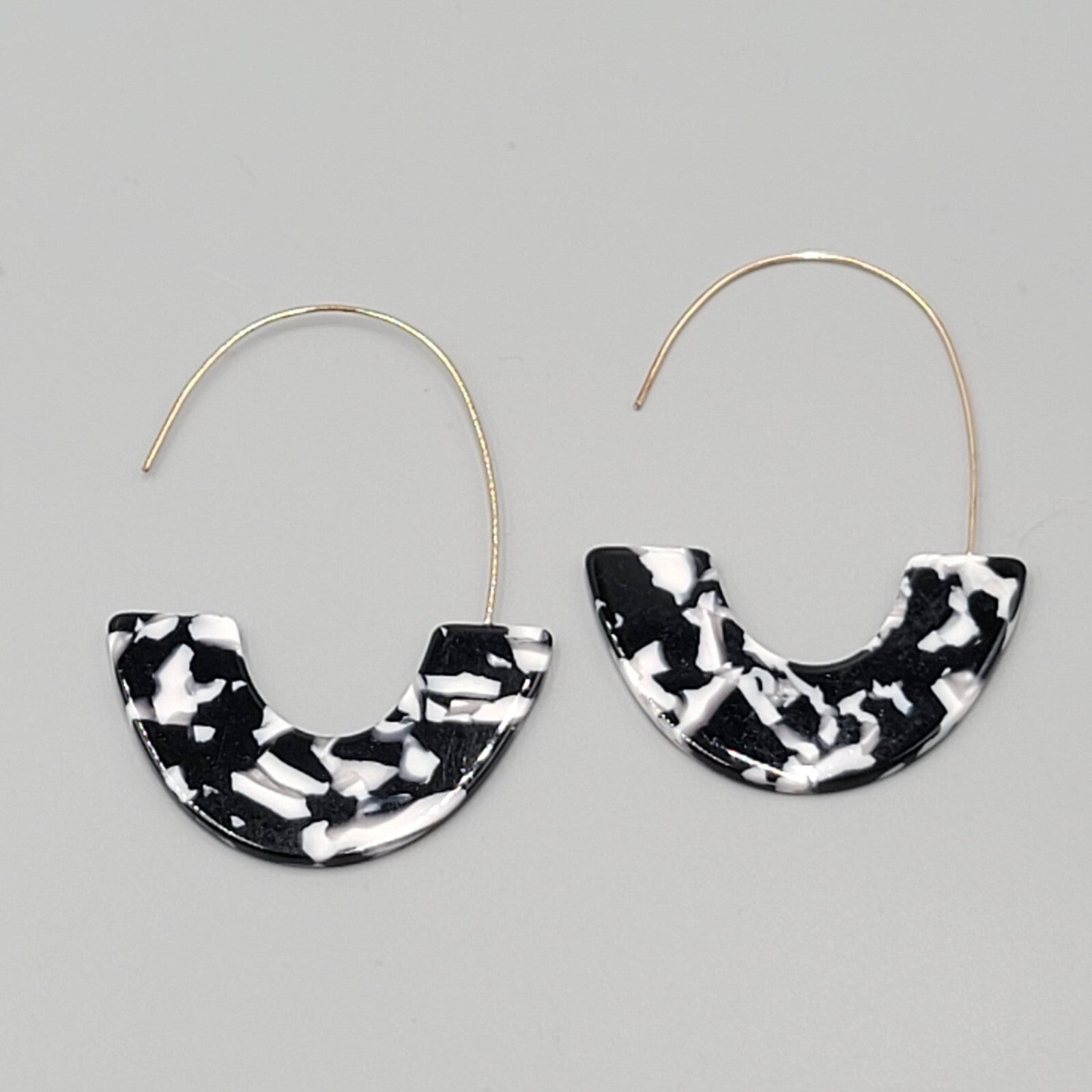 Pierced Earrings Black White Acrylic Large Statement Hoops Gold tone 2.75"