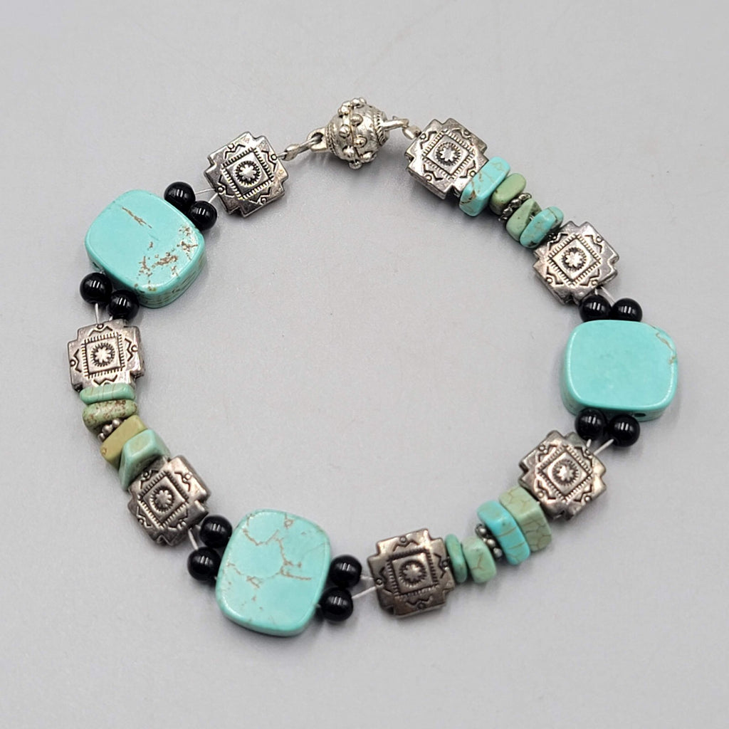 Vintage Southwest Bead Bracelet Turquoise Silver tone Magnet Closure 7.25"