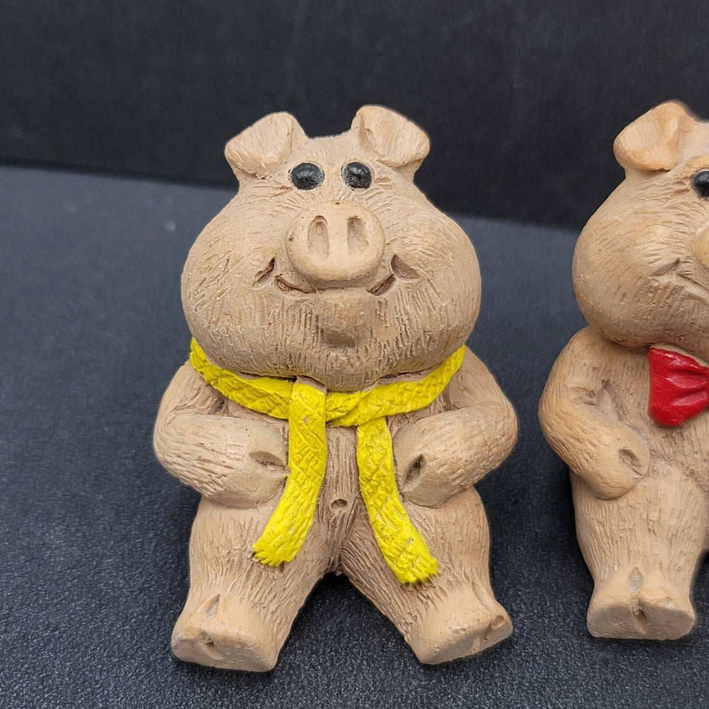 Vintage Miniature Mini by Lutz Pig Figurines Resin Heart Bow Scarf 1.5"