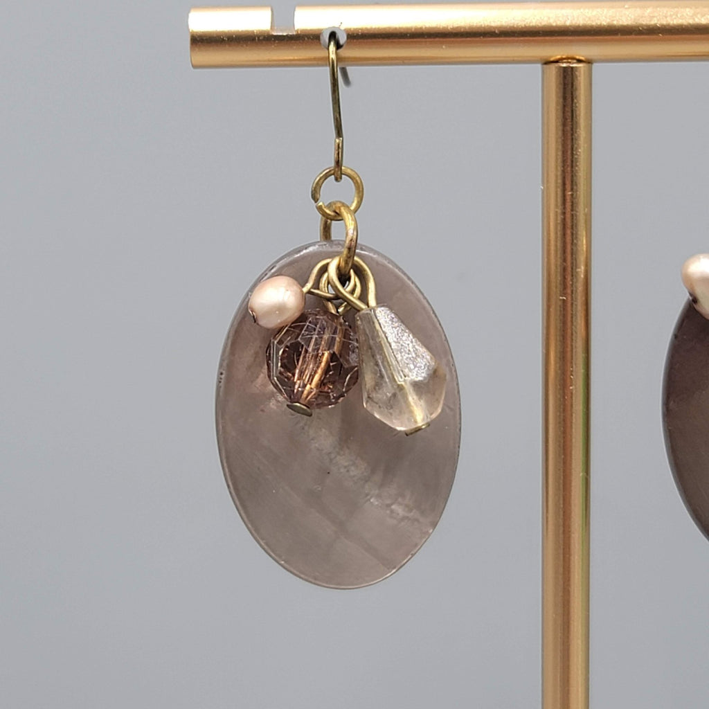 Oval Shell Pearl Bead Dangle Pierced Earrings Gold tone 1.25"