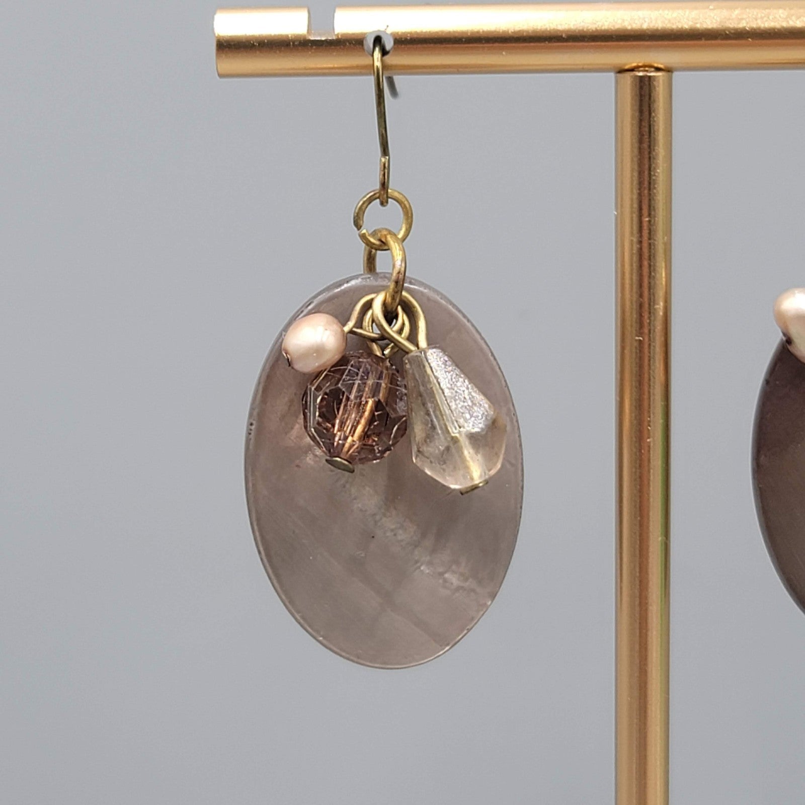 Oval Shell Pearl Bead Dangle Pierced Earrings Gold tone 1.25"