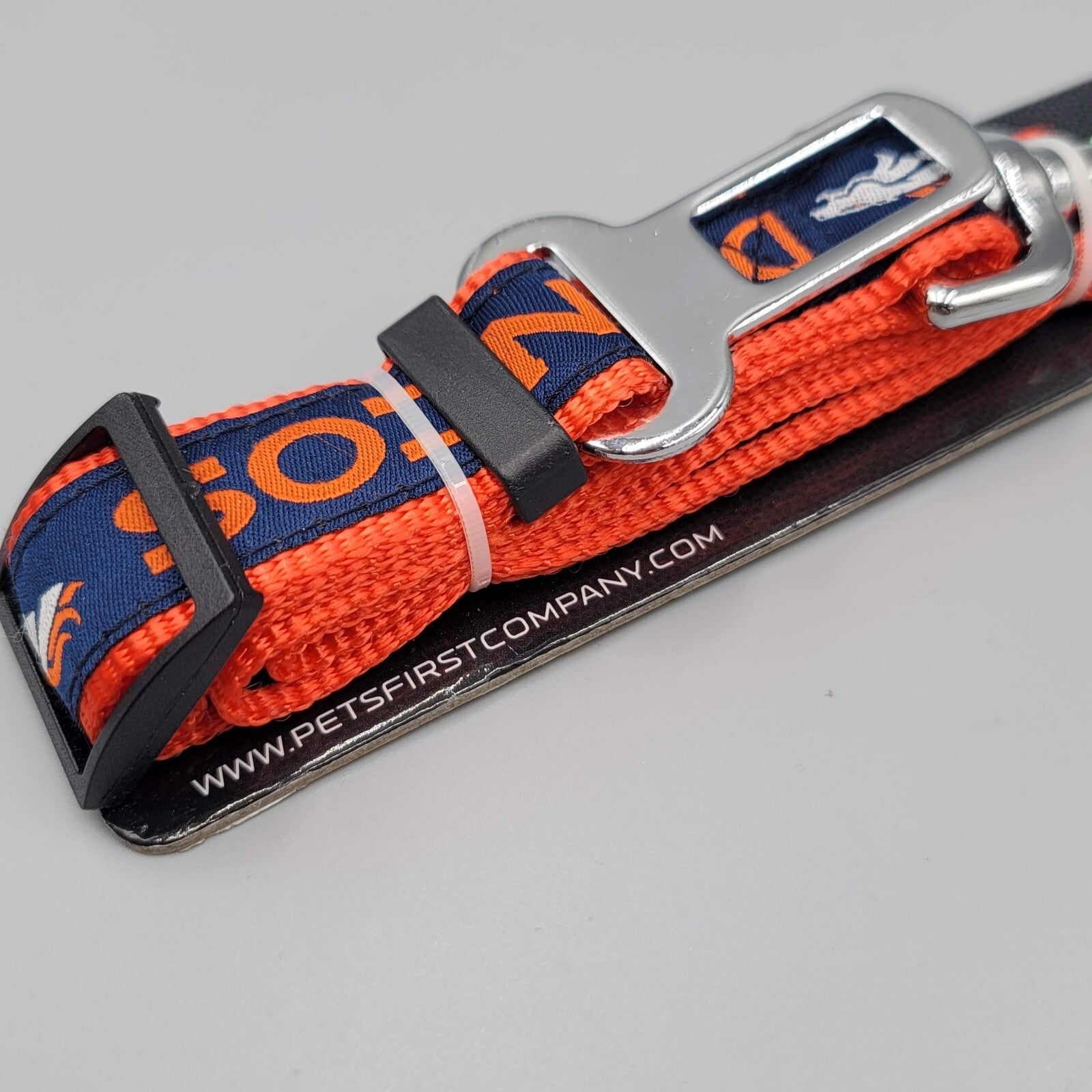 NEW NFL Denver Broncos Pet Seat belt Restraint  One Size NWT