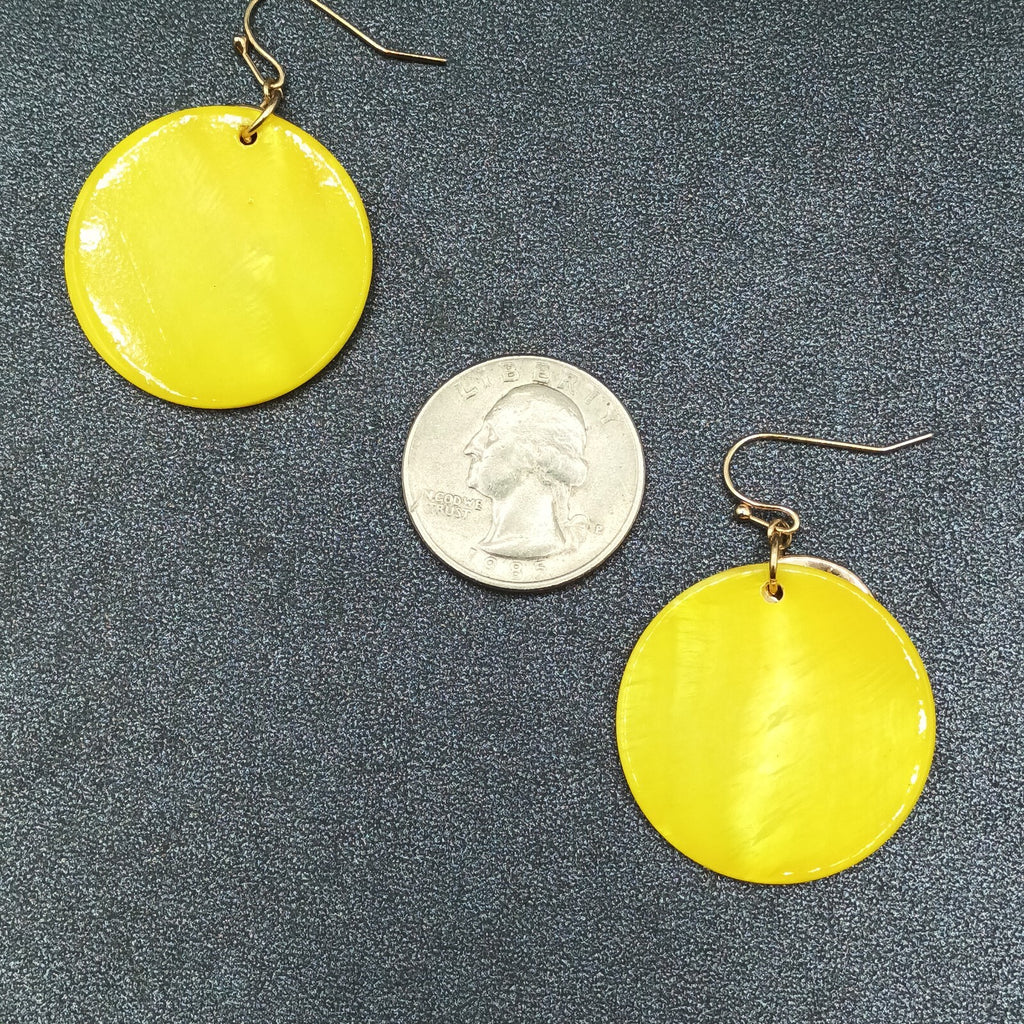 Pierced Earrings Hammered Gold tone Yellow Shell Round Dangle 1 1/4"