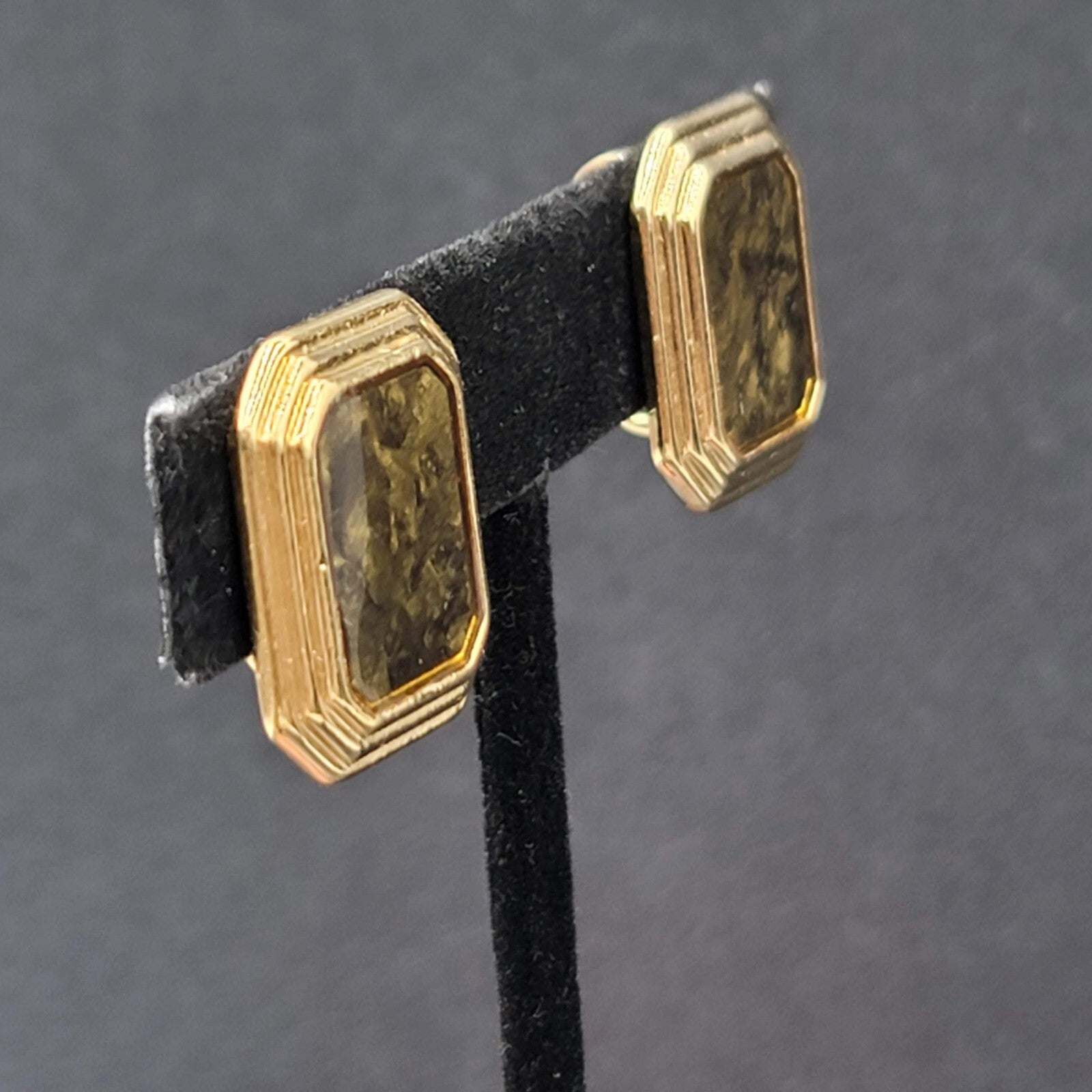 Vintage Avon Clip on Earrings Gold tone Green Marble Design Rectangle 7/8"