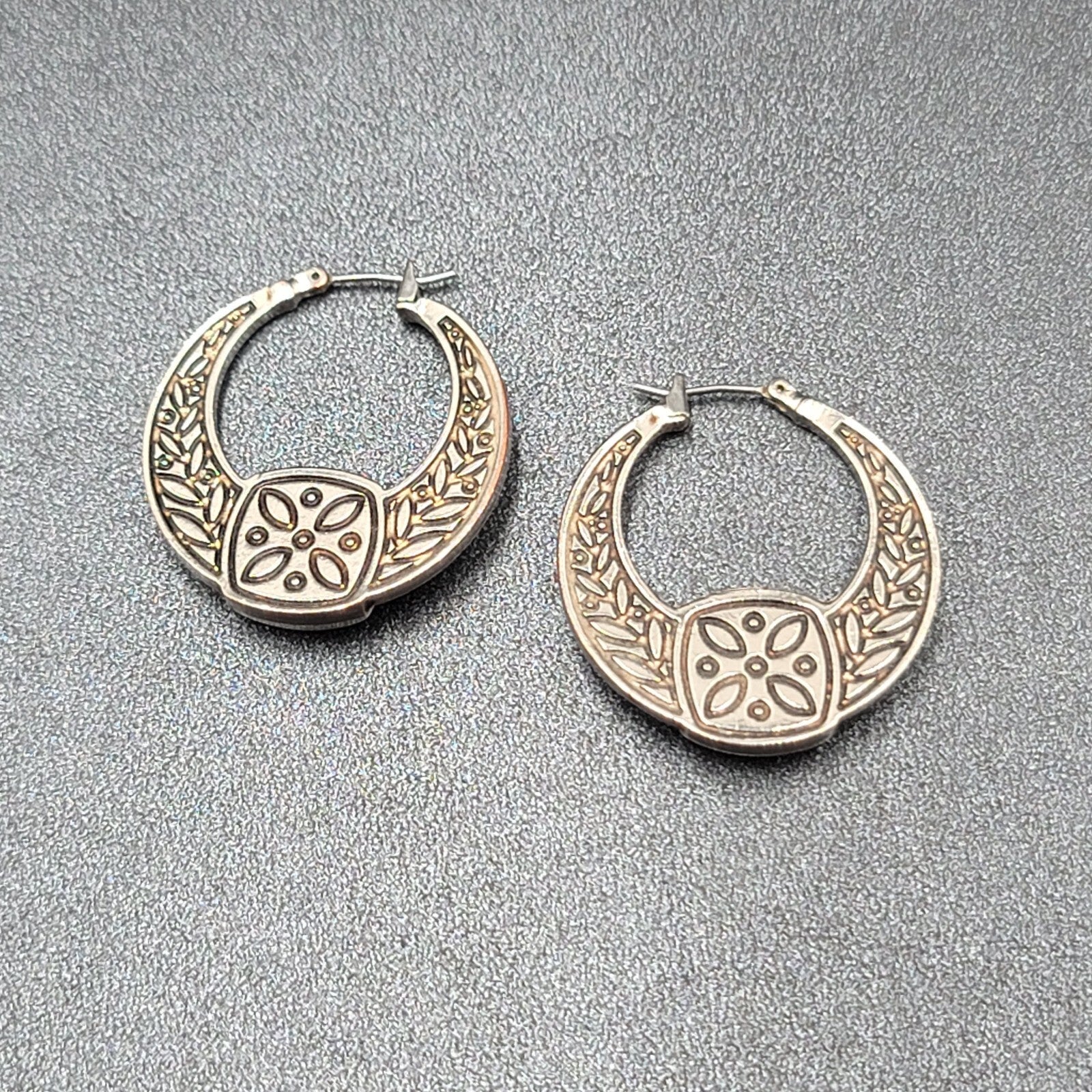 Pierced Earrings Silver tone Embossed Hoops Yellow Acrylic Accent 1.25"