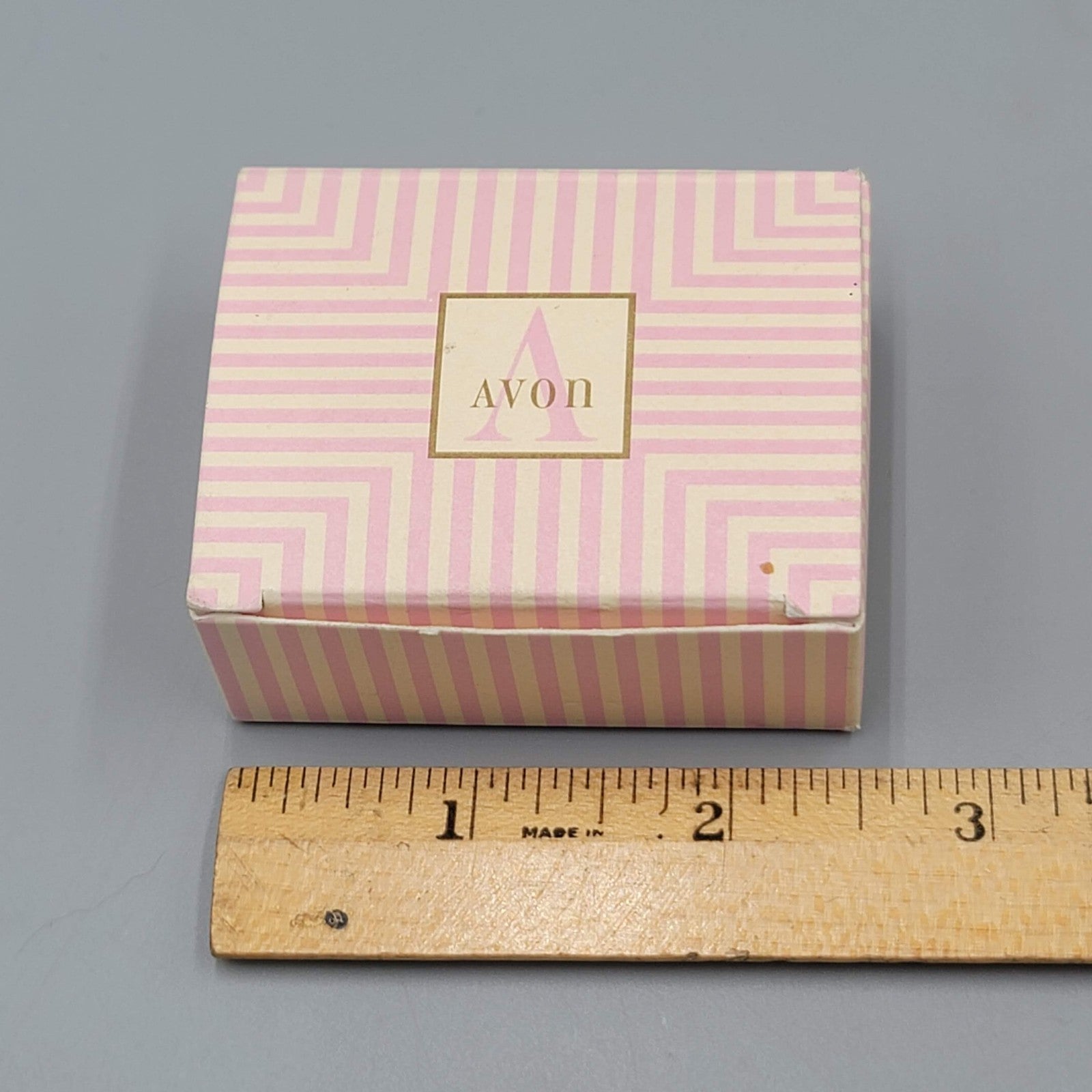 Vintage Avon Breast Cancer Awareness Ribbon Pin Gold Tone 1996 Boxed NOS Gift