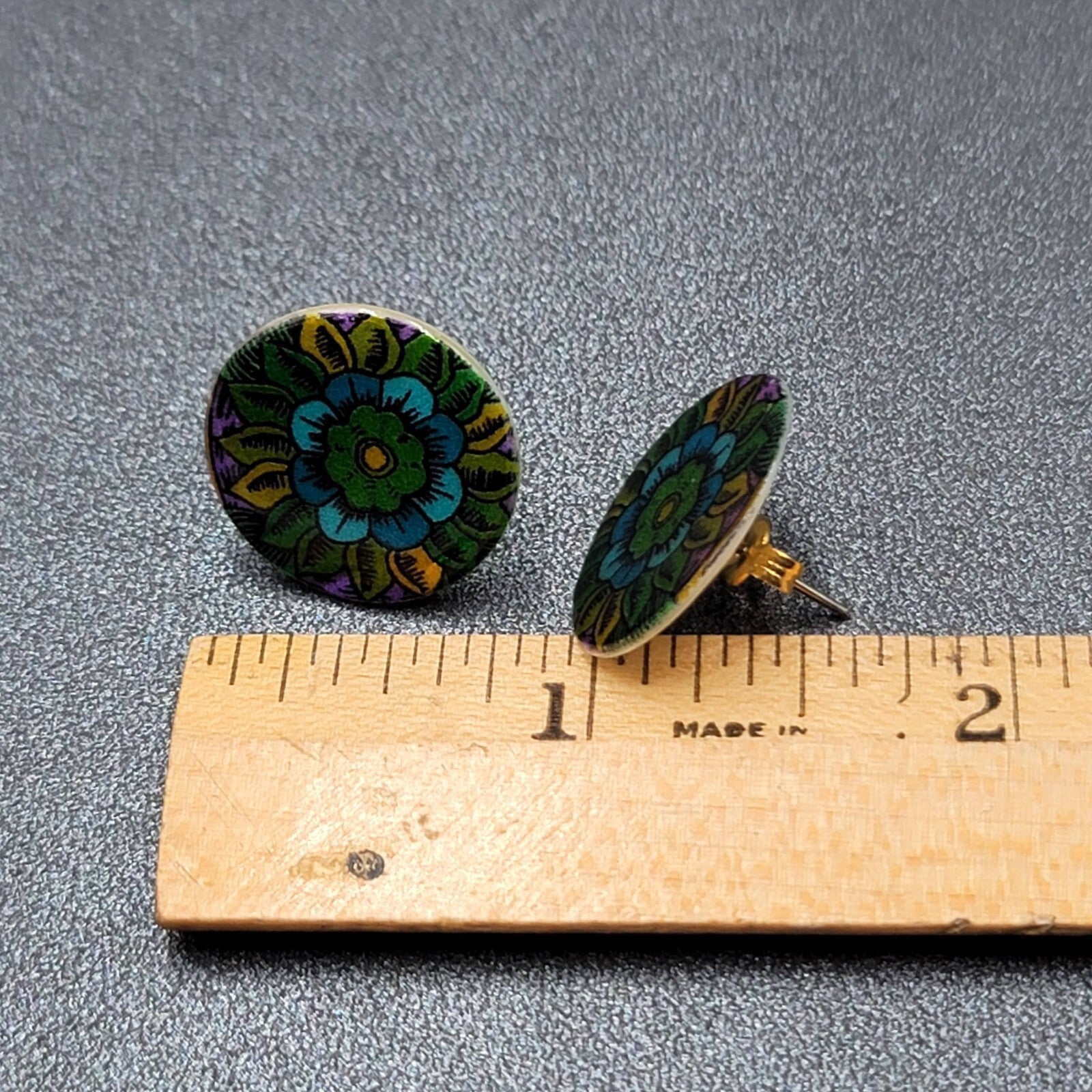 Flower Pierced Earrings Multicolor Mother of Pearl Round Studs 3/4"