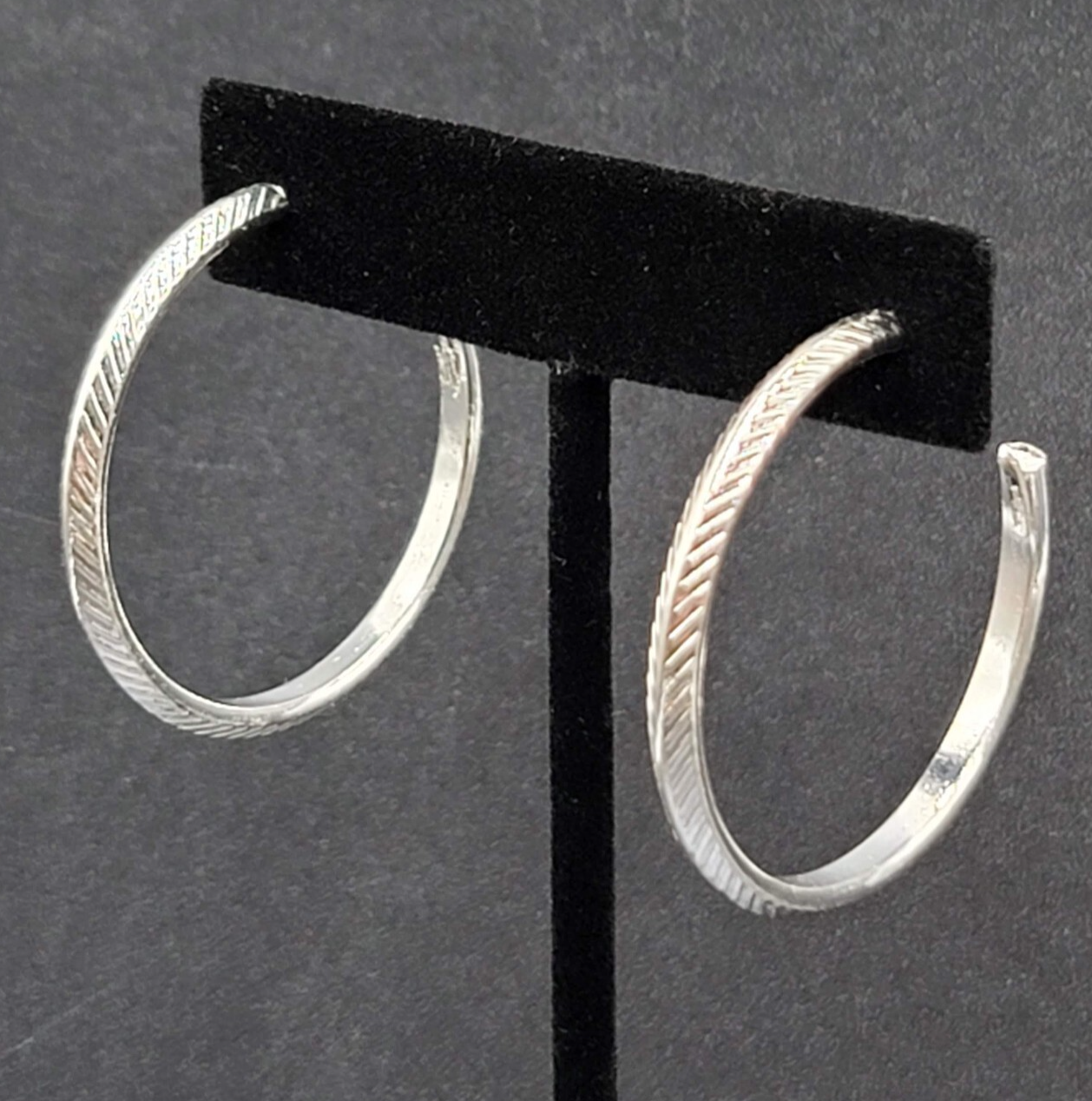 Pierced Earrings Silver tone Textured Hoops 1.5"