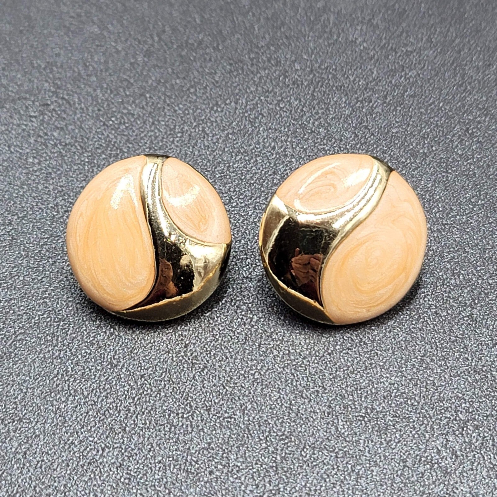 Vintage Pierced Earrings Light Peach Swirl Enamel Round Gold tone 7/8"