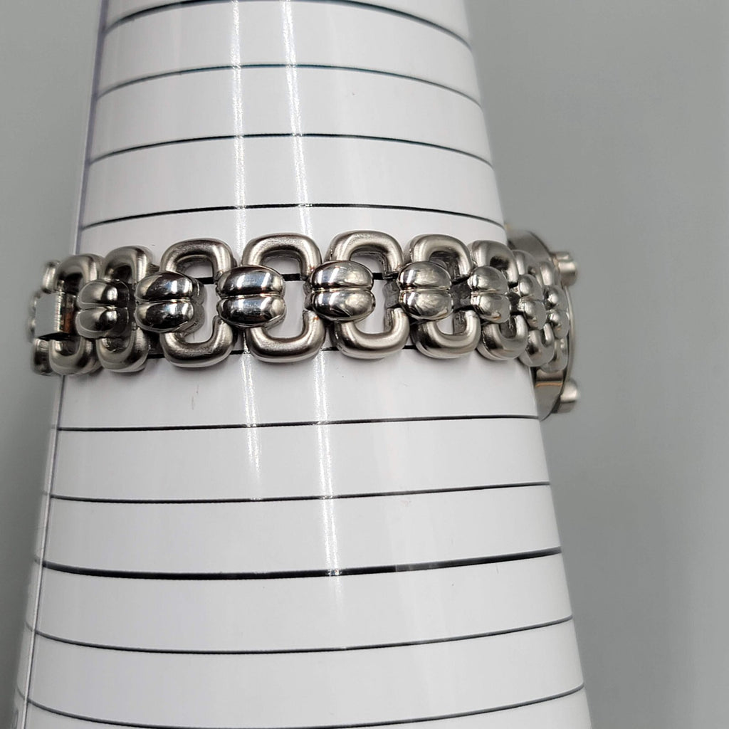 Kathy Ireland Quartz Watch Silver tone Stainless Band Women NEEDS BATTERY!