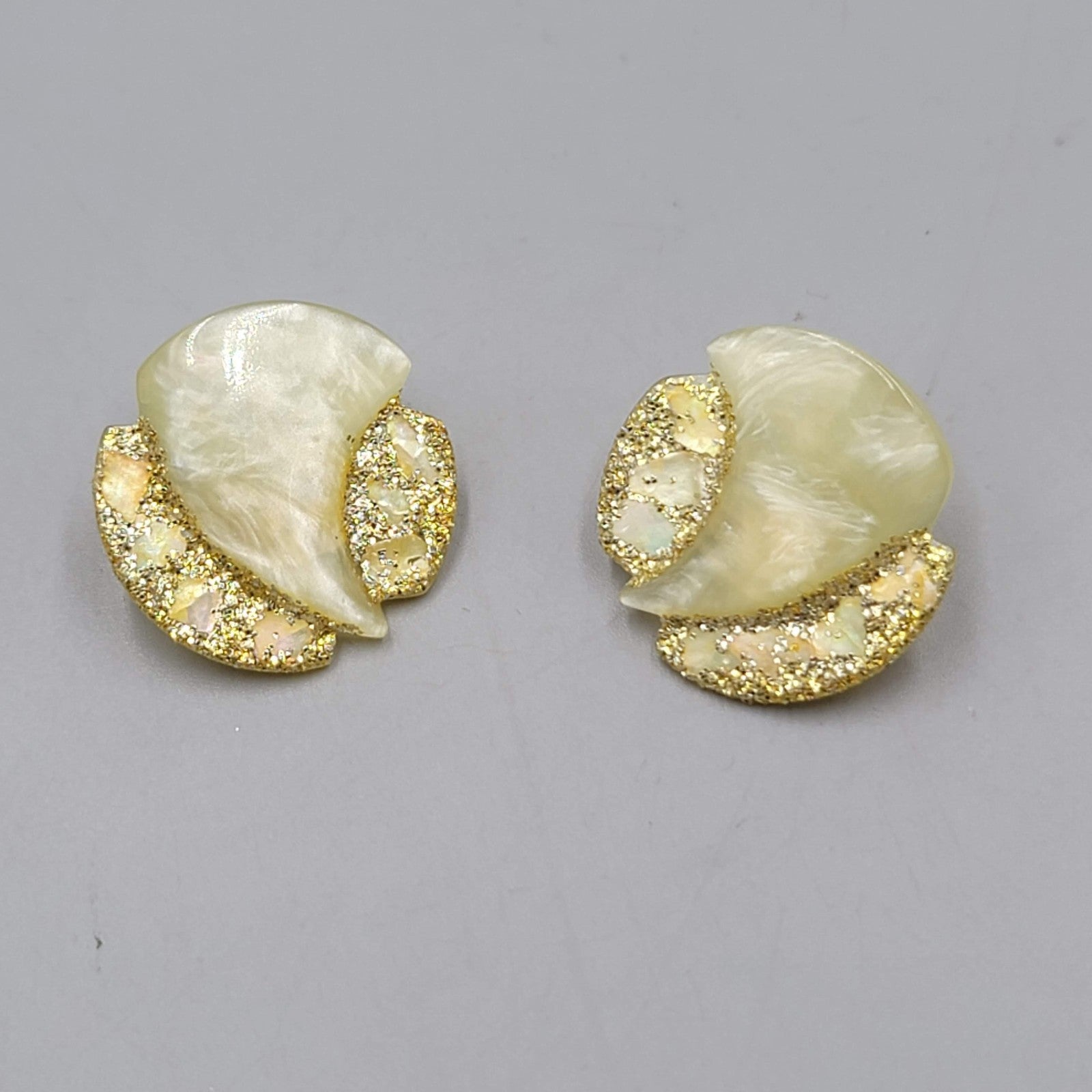 Vintage Pale Yellow Acrylic Clip on Earrings Glitter Round Drop 1 in