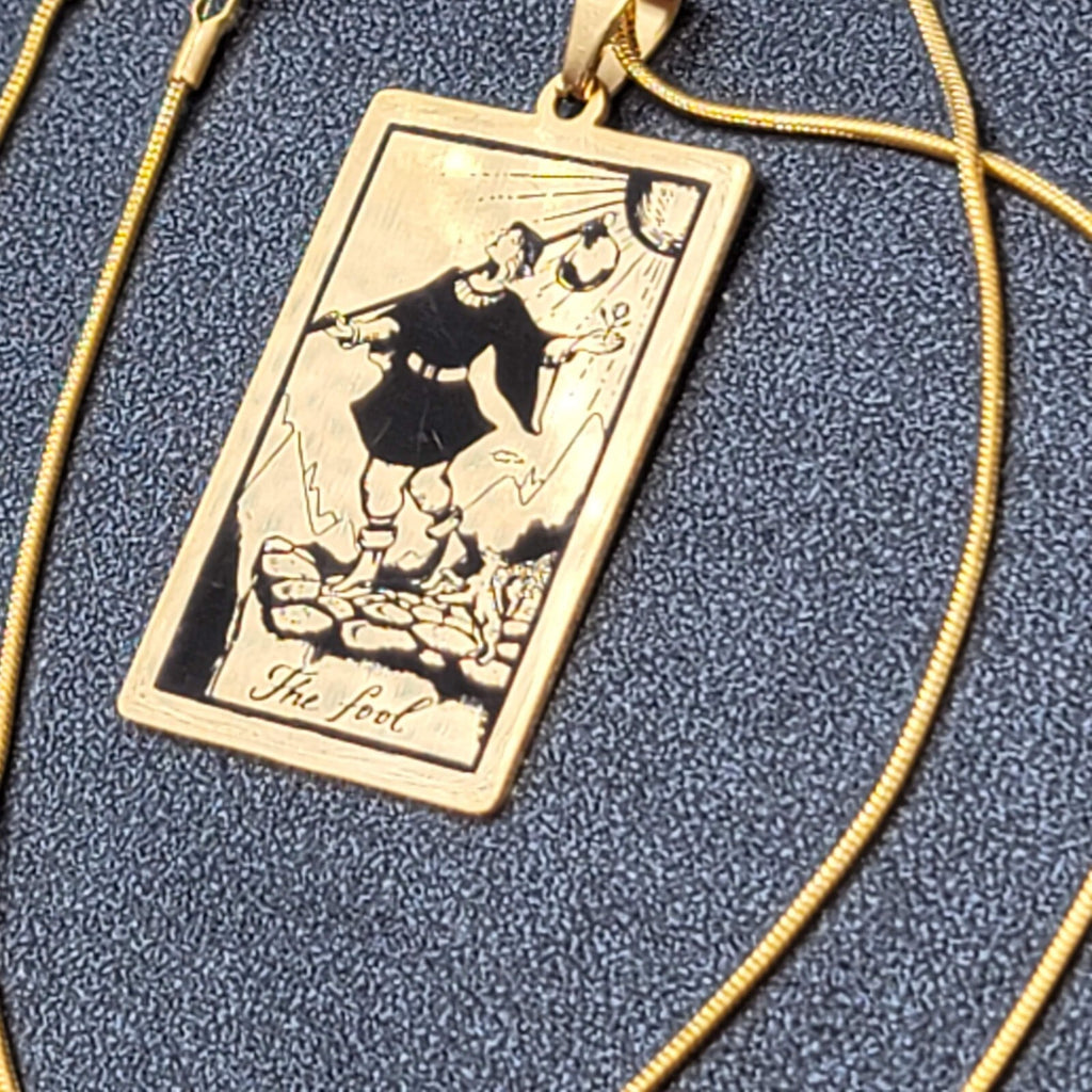 The FOOL Tarot Card Pendant Necklace Major Arcana Gold tone 18”.