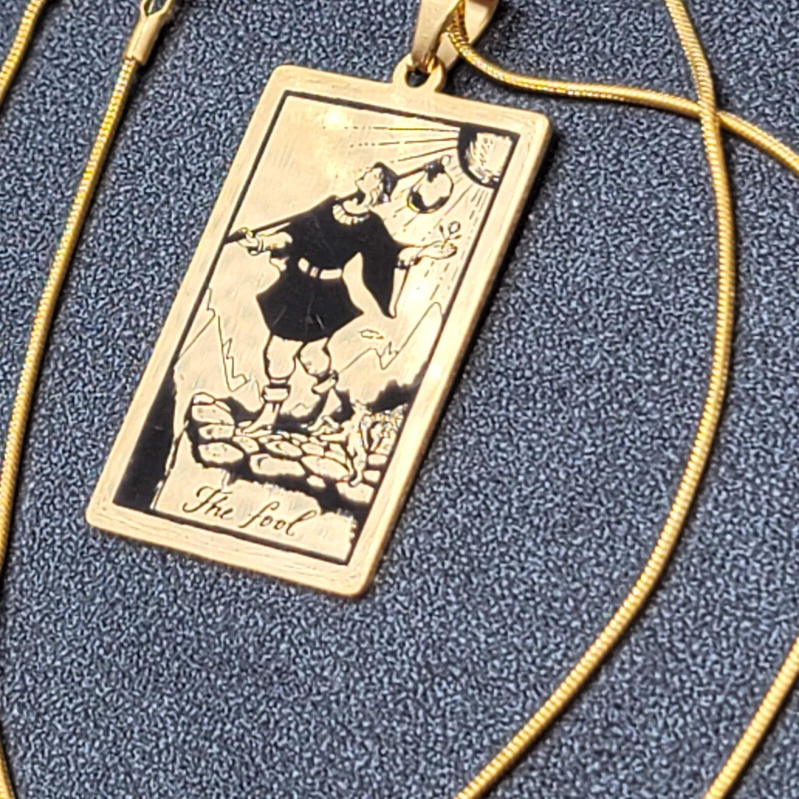The FOOL Tarot Card Pendant Necklace Major Arcana Gold tone 18”.