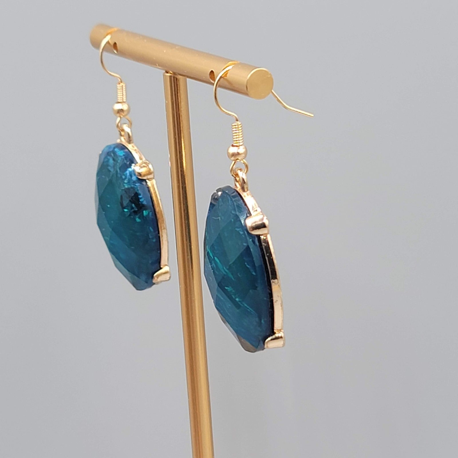 Blue Oval Faceted Swirl Resin Pierced Earrings Gold tone Dangle 1.25 in