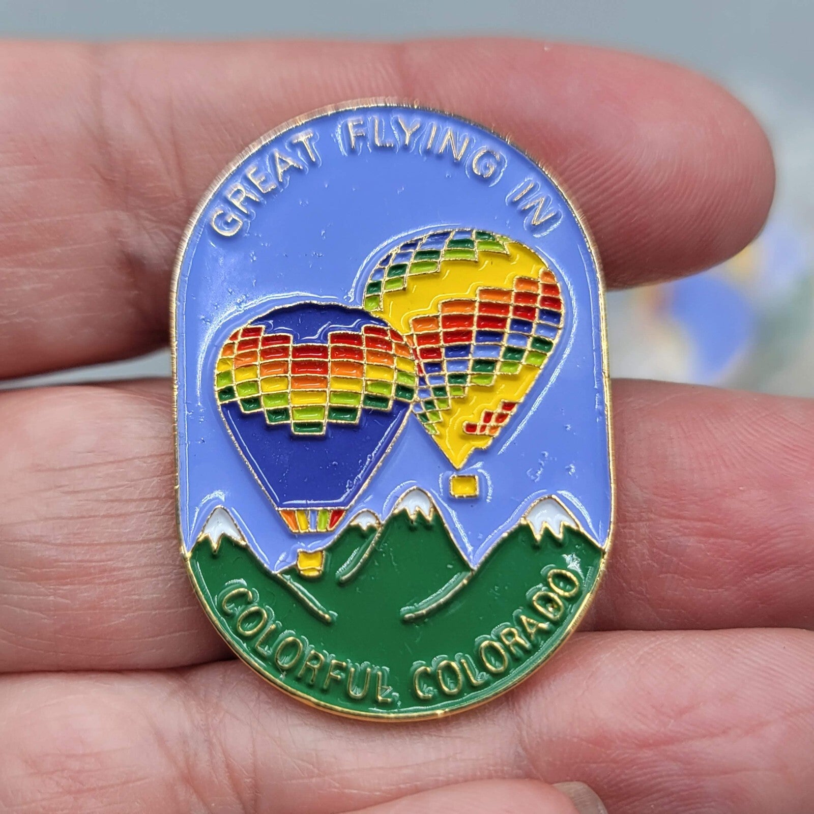 HOT AIR BALLOON Lot of 12 Great Flying in Colorful Colorado Lapel Hat Pin NOS