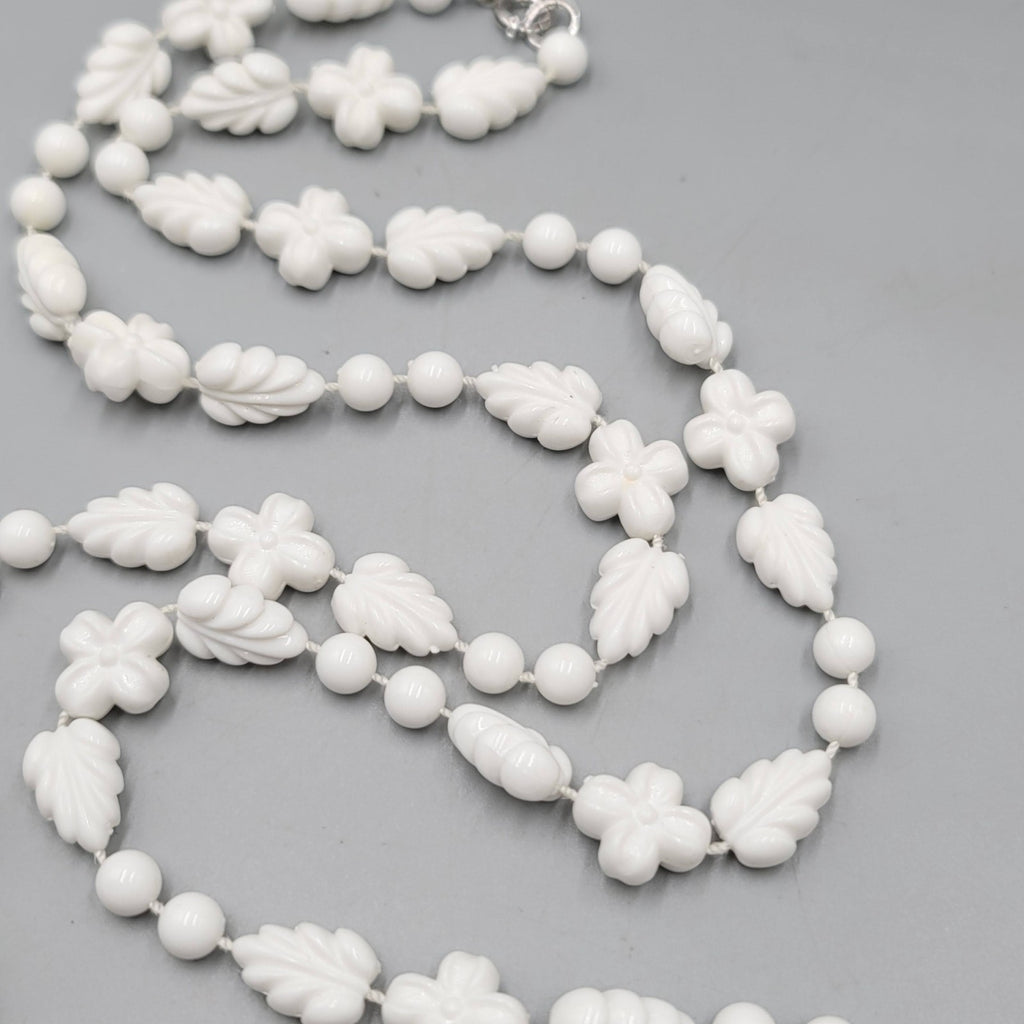 Vintage Sarah Cov Necklace White Bead Flowers Leaves 36 in