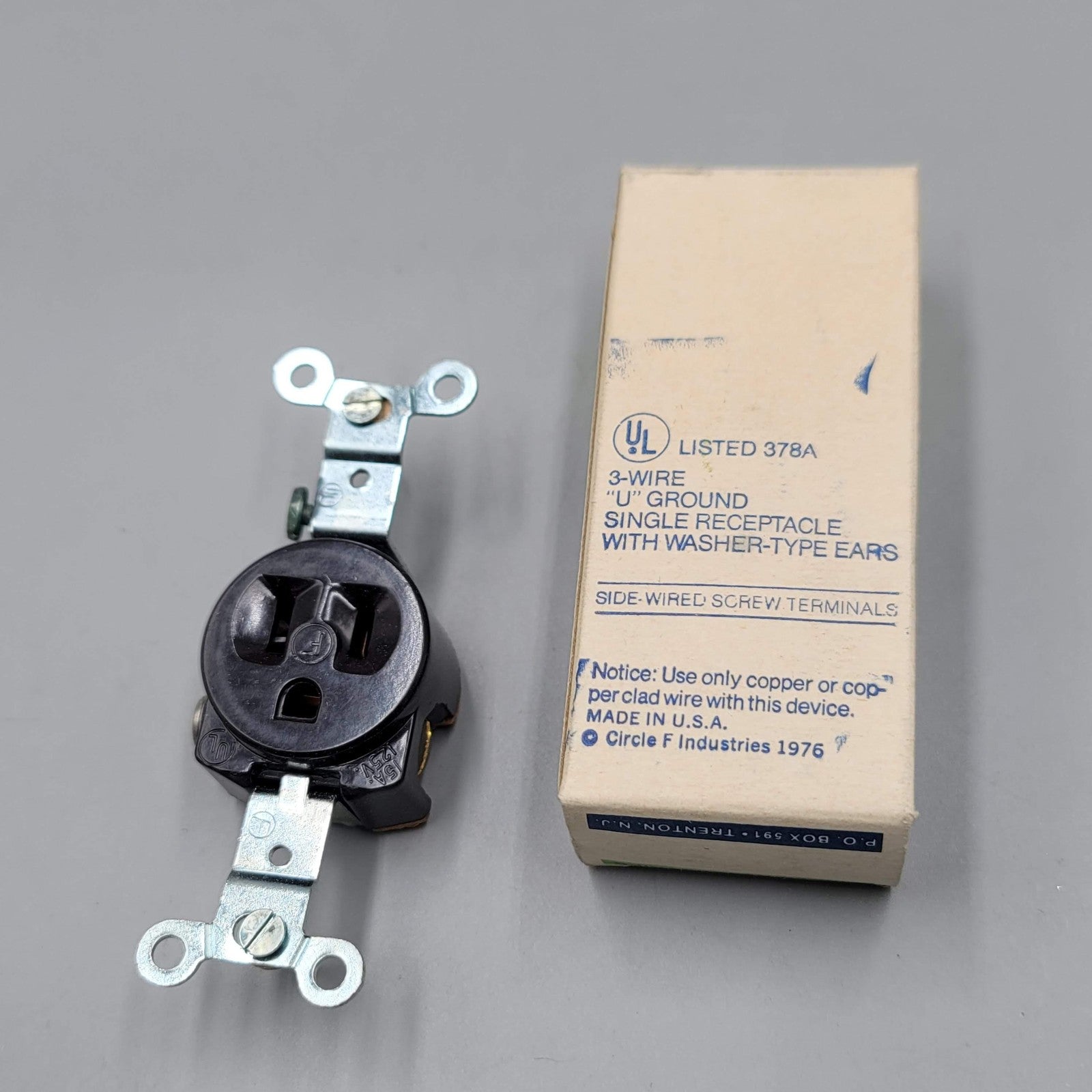 Vintage Circle F 2514 Brown Single Grounding Receptacle 15A 125V Made USA 1976