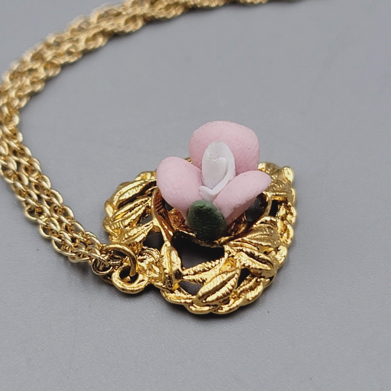 Vintage Heart Necklace Gold Tone Pink Porcelain Flower Pendant Rope Chain 18"