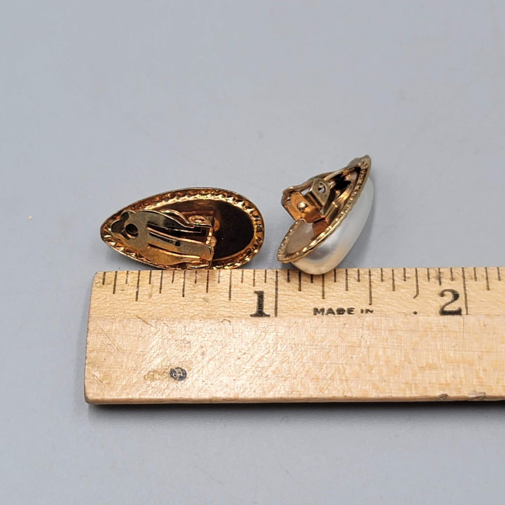 Vintage Teardrop Clip on Earrings White and Gold tone 7/8 in