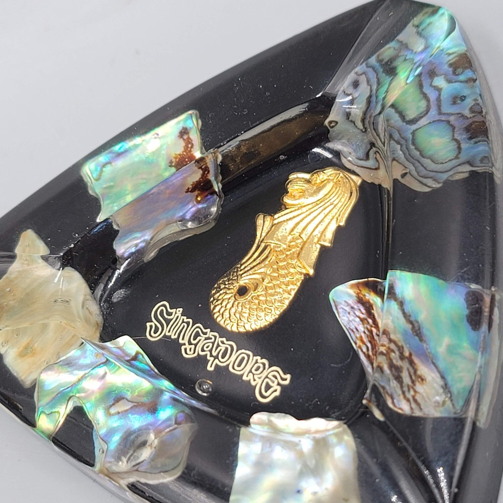 Singapore Merlion Abalone Shell Inlay Triangular Black Resin Ashtray Souvenir