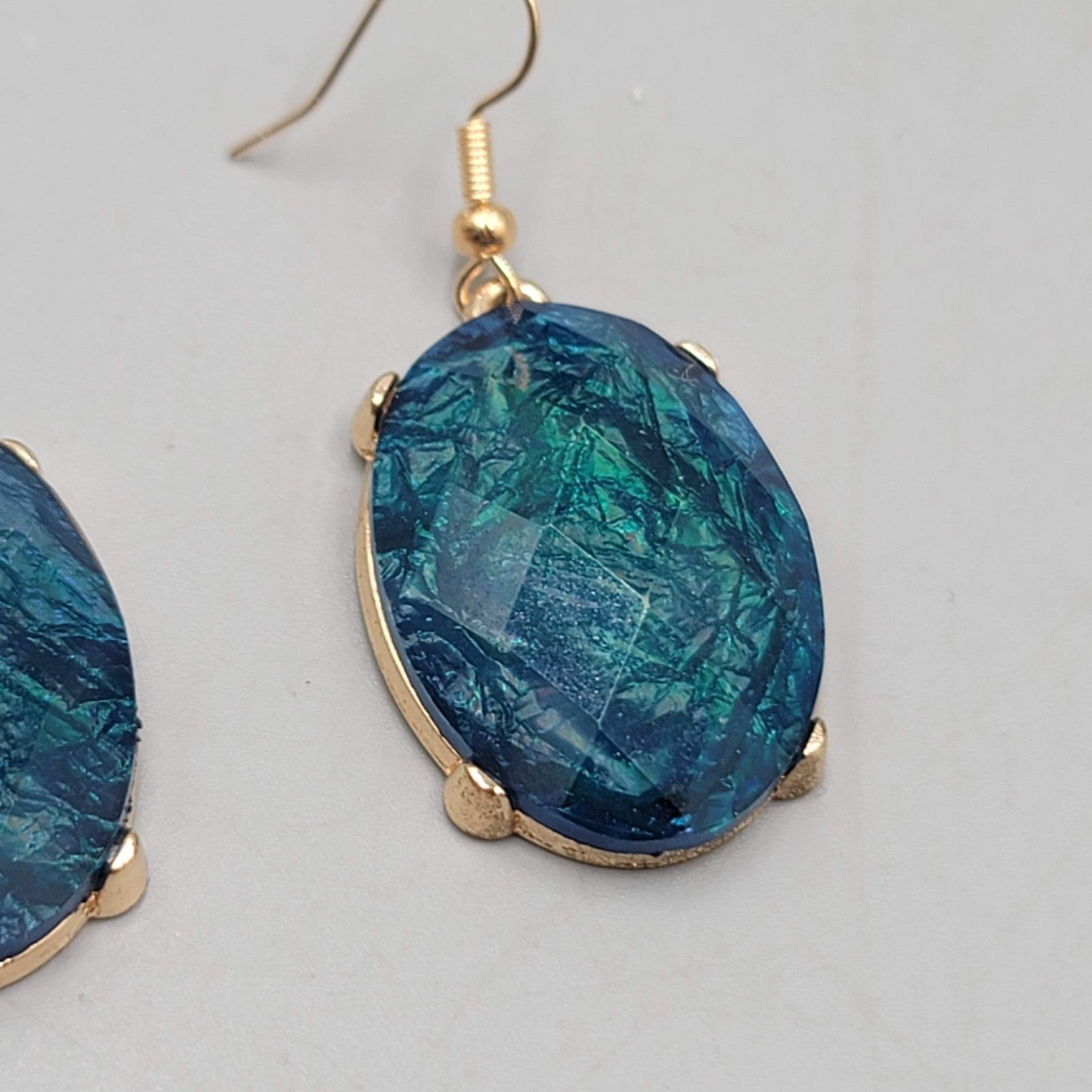 Blue Oval Faceted Swirl Resin Pierced Earrings Gold tone Dangle 1.25 in