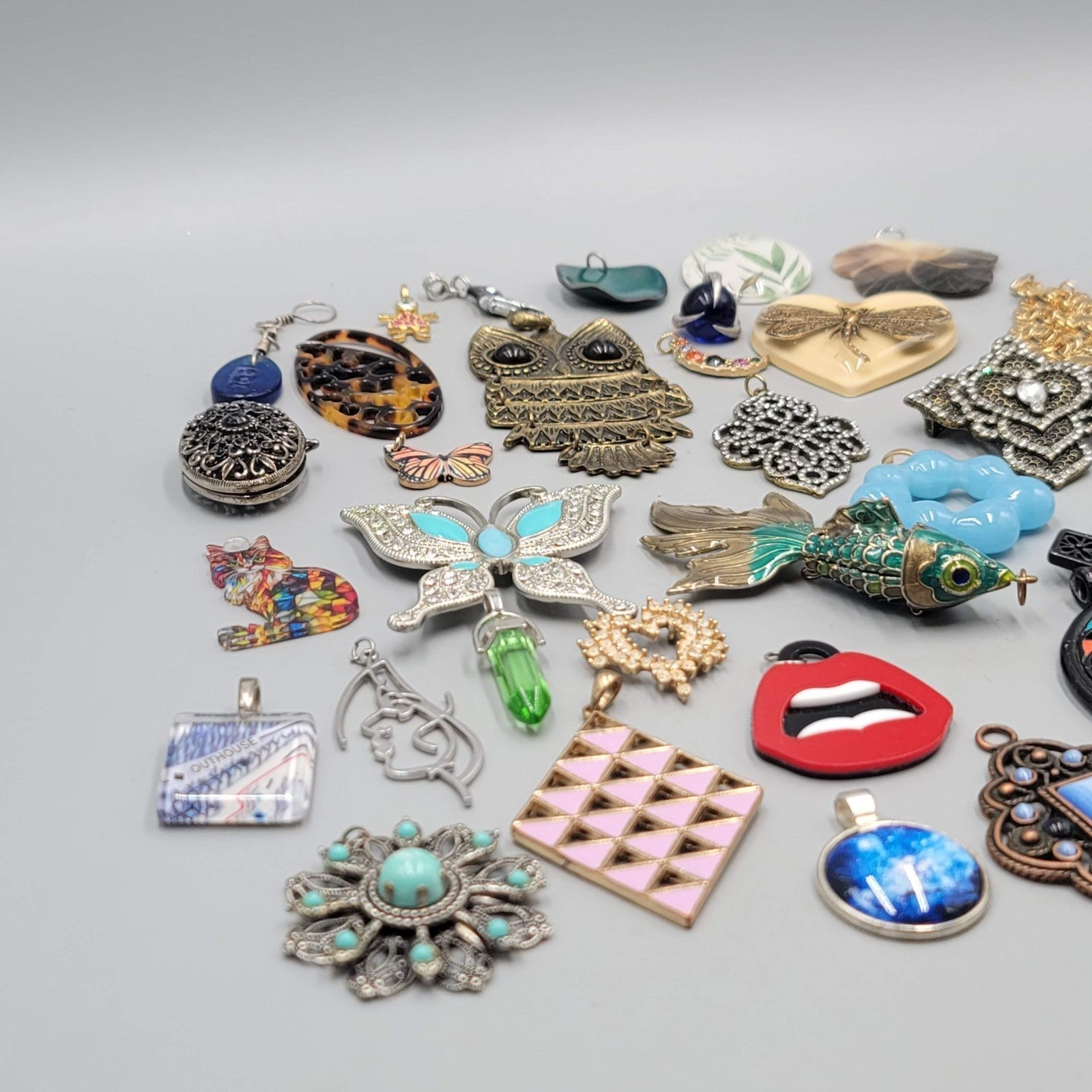 All FUN Modern Pendant Lot of 40 Animals Art Funky Statement Various Styles