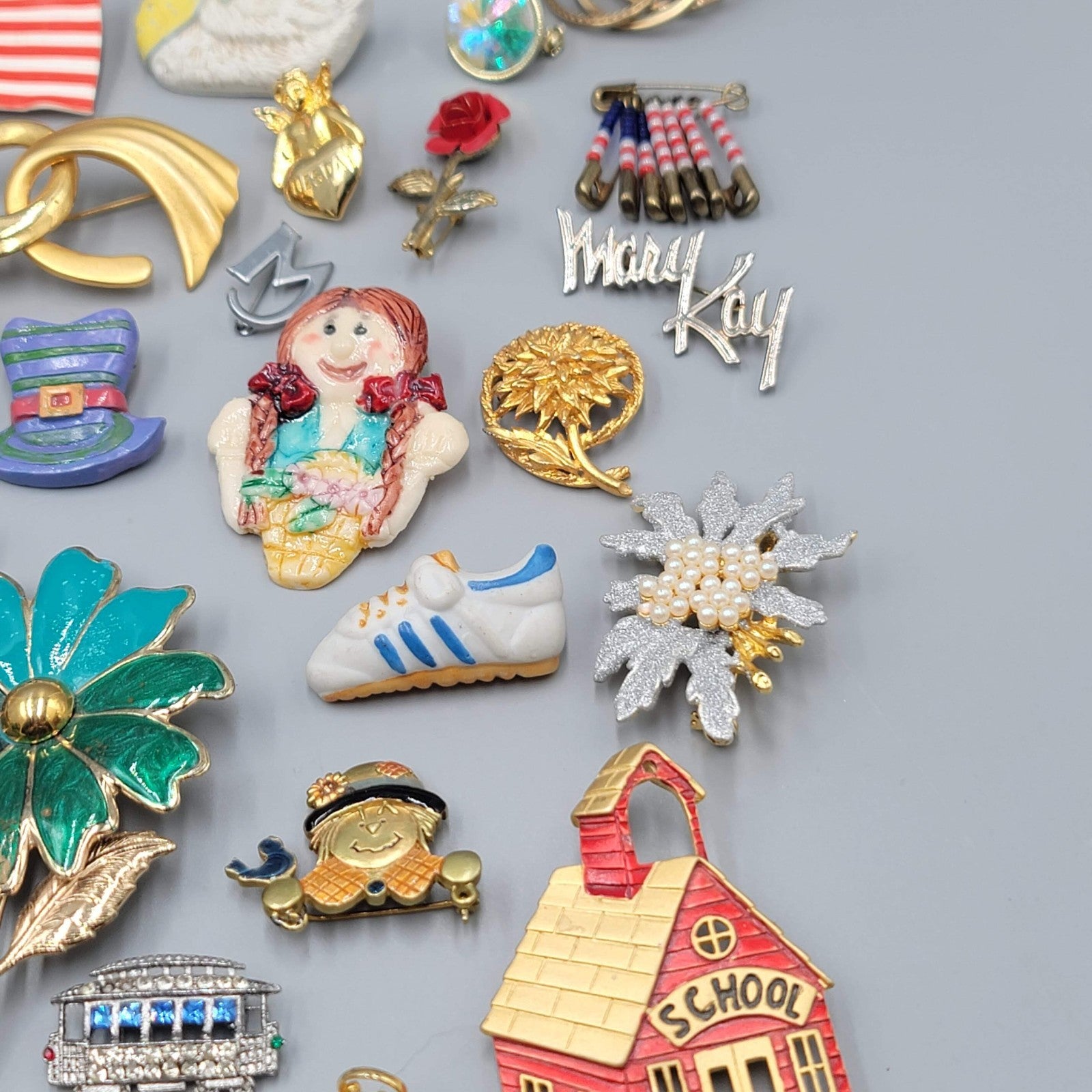 Vtg Brooch Pin Lot of 57 Mixed Types WITH ISSUES! BROKEN Missing stones Craft Lo