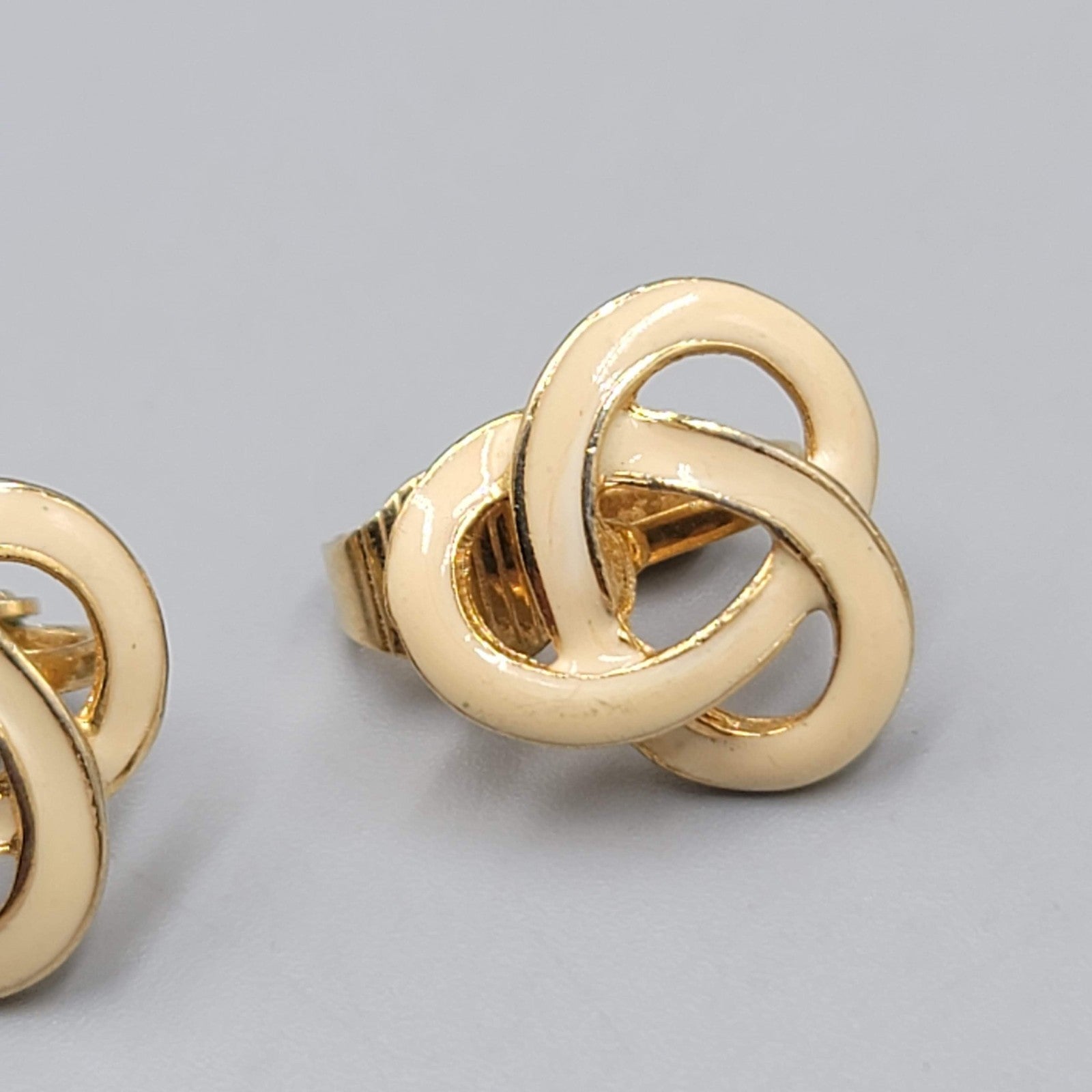 Vintage Open Work Knot Clip on Earrings Cream Enamel Gold tone Studs 1/2"