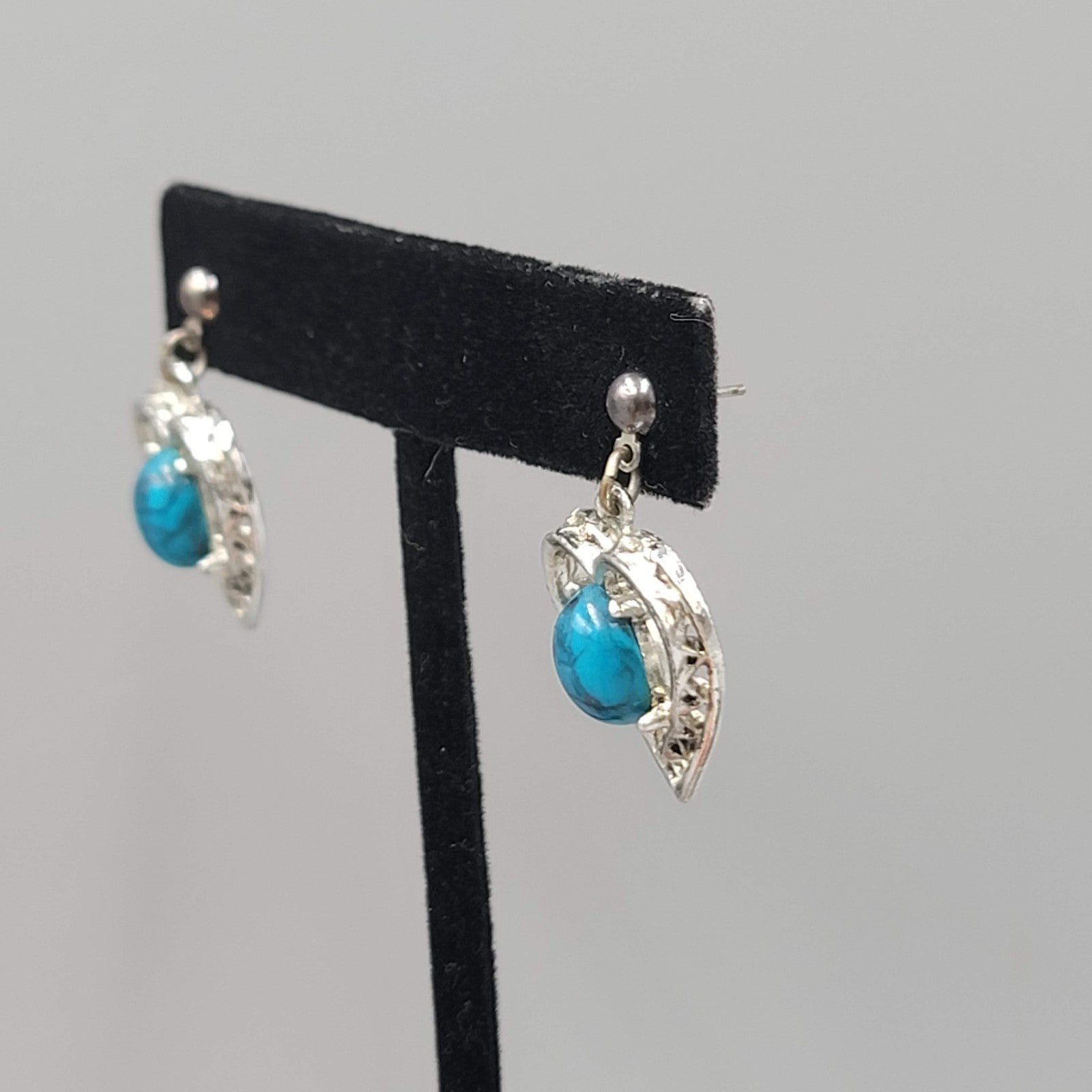 Vintage Heart Faux Turquoise Pierced Earrings Silver tone Dangle  3/4"
