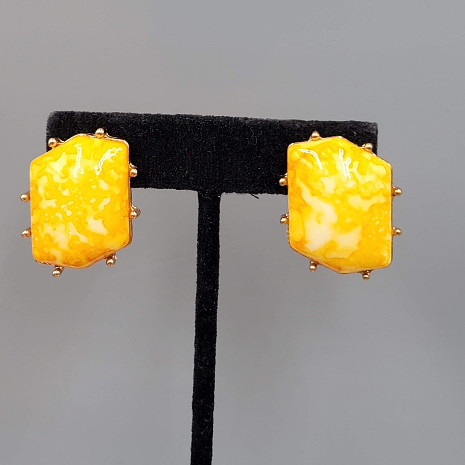 Vintage Pierced Earrings Gold tone Yellow Acrylic Speckle Drop 1"