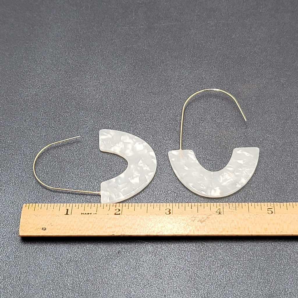 Pierced Earrings Gold tone Hook White Pearloid Resin Statement Dangle 2.75"