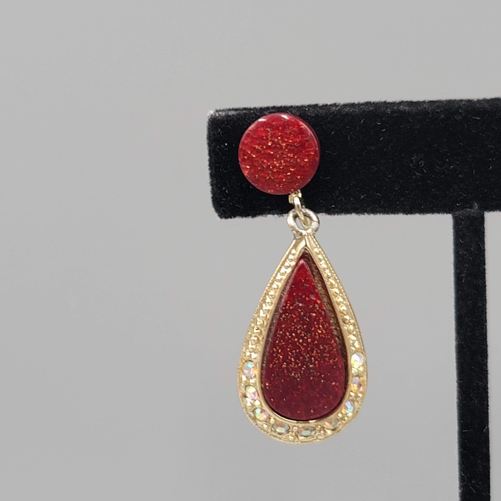 Vintage Red Glitter Resin Clip on Earrings Gold tone Dangle Screw Back 1.75 in
