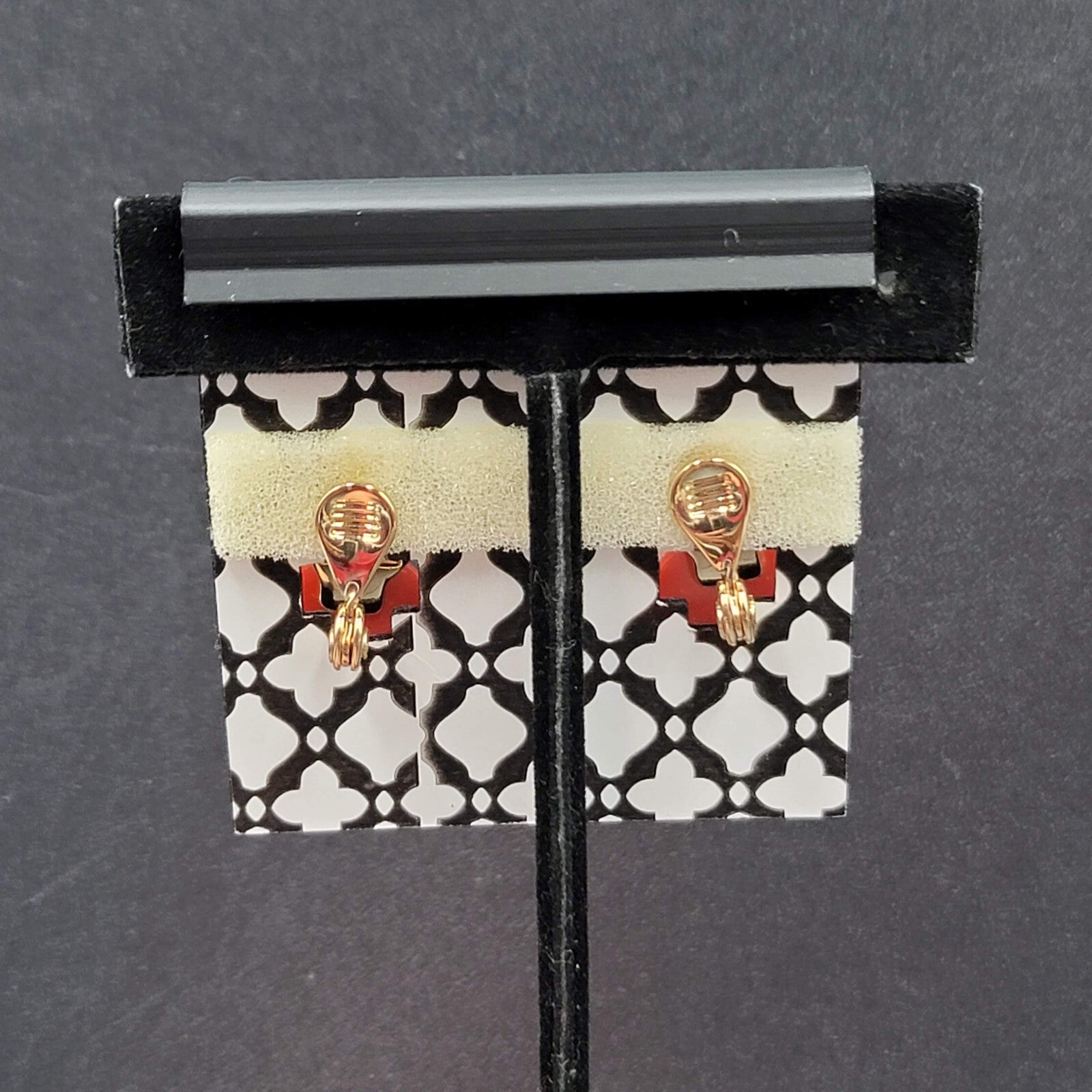 Laundry by Shelli Segal Clip on Earrings Gold tone Pink Mother of Pearl Drop 1"