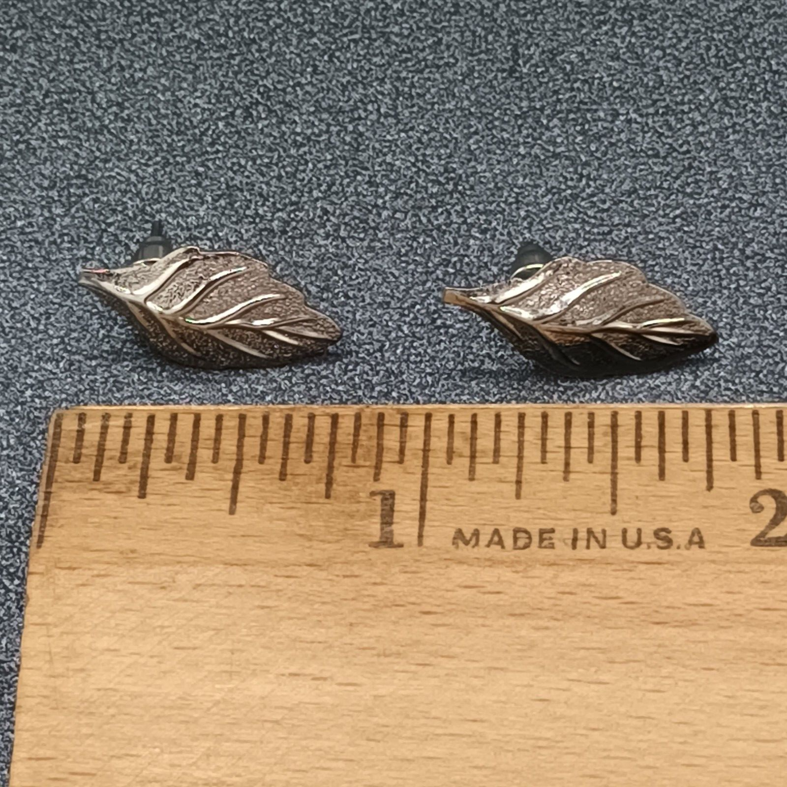 Pierced Earrings Silver tone Leaf Studs 3/4"