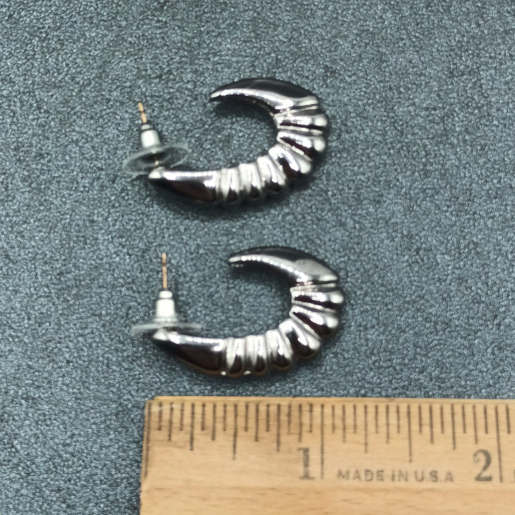 Vintage Pierced Earrings Silver tone Scalloped Open Oblong Hoop Drop 1 1/4"
