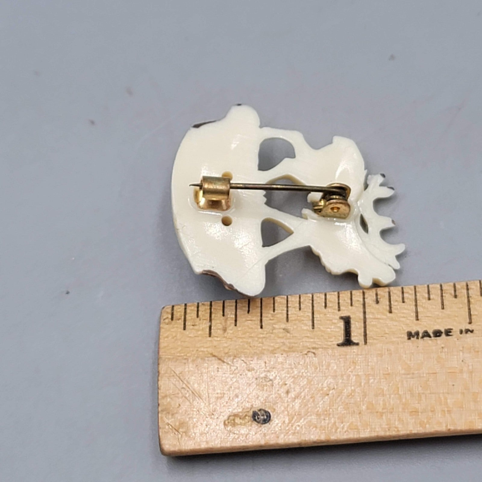 Vintage Elk Pinback Souvenir Lapel Pin for Jacket Hat Left Facing 1 1/8 in
