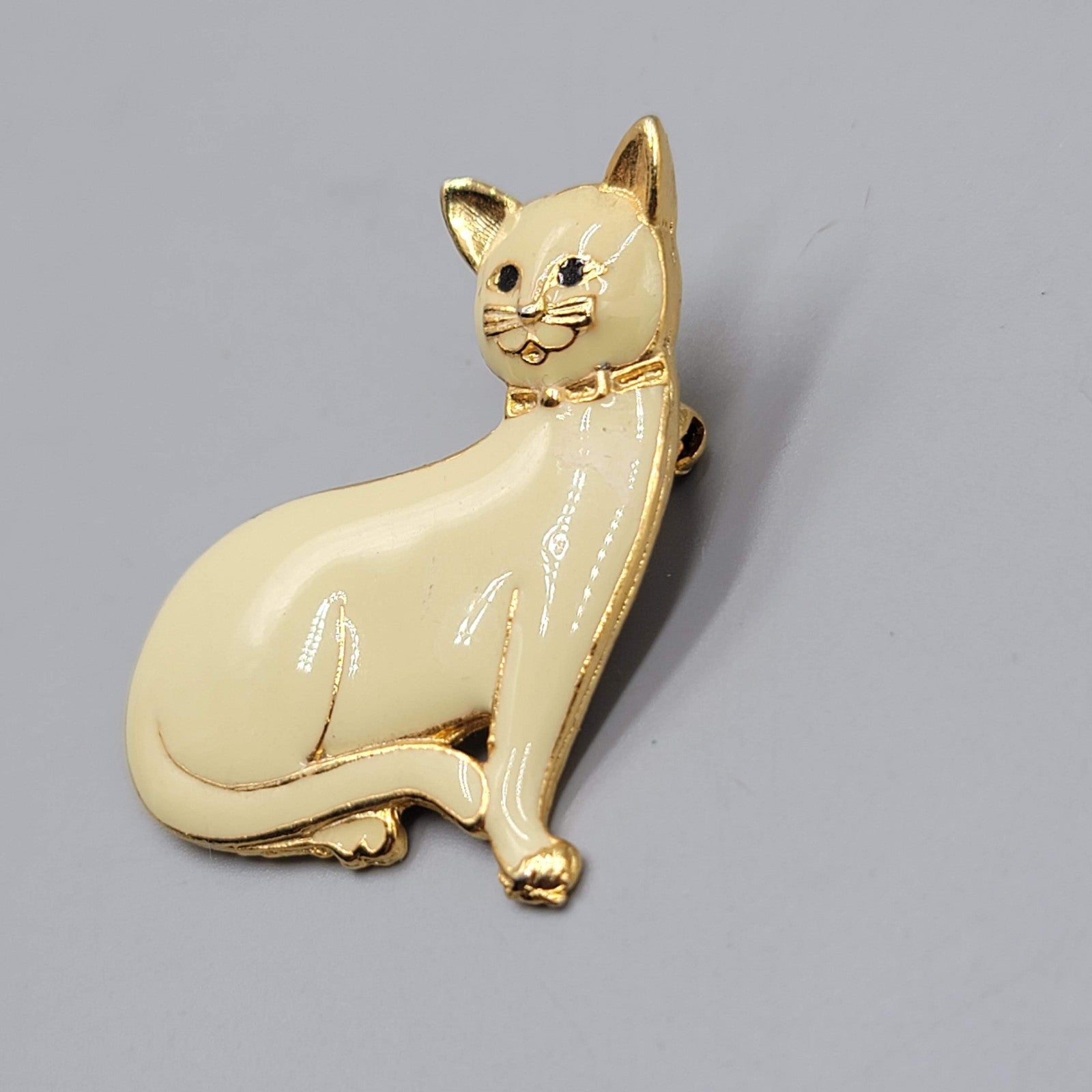 Vintage Enamel Kitty Cat Brooch Gold tone 1.5 in