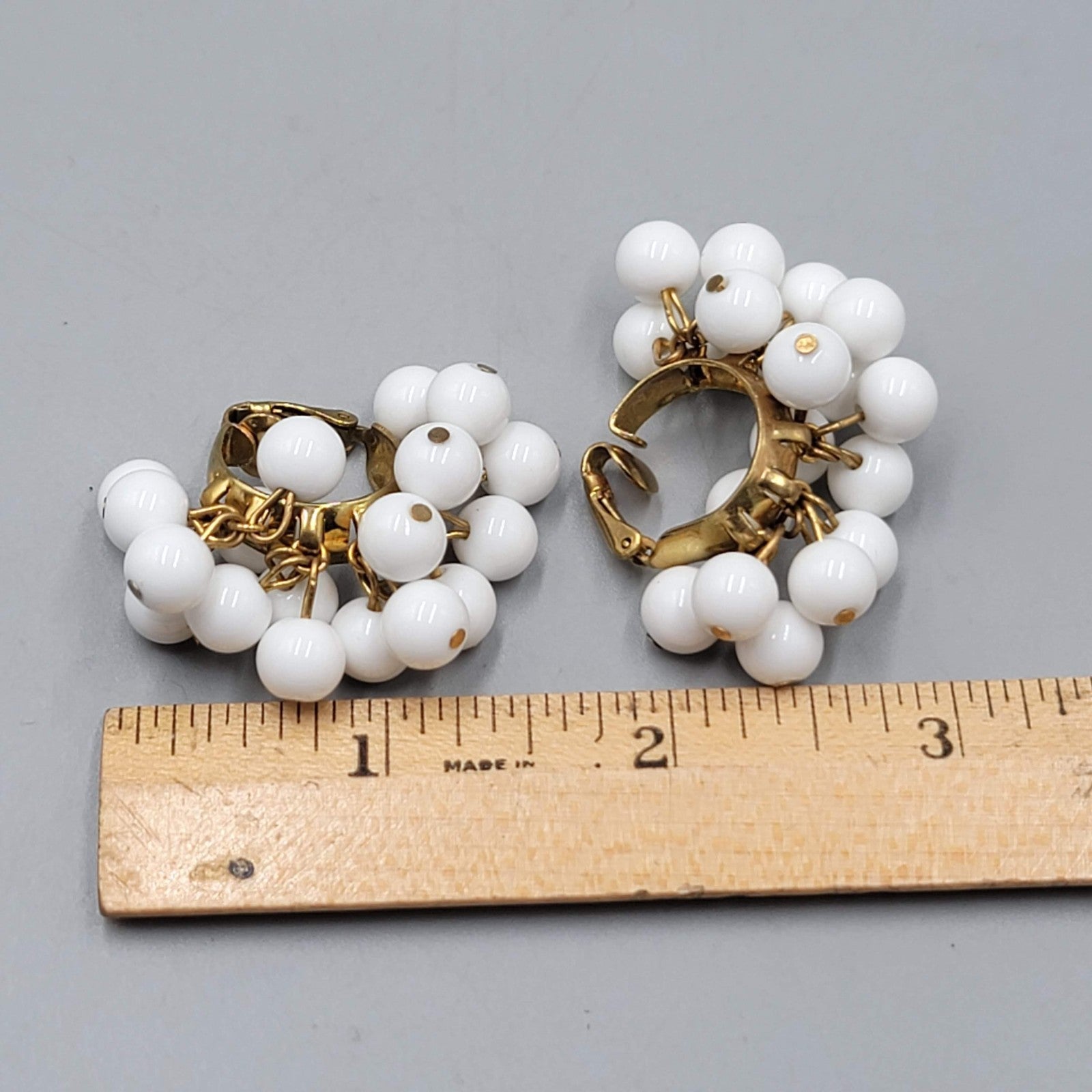 Vintage White Cluster Bead Statement Clip on Earrings Gold tone Dangle 1.5 in 