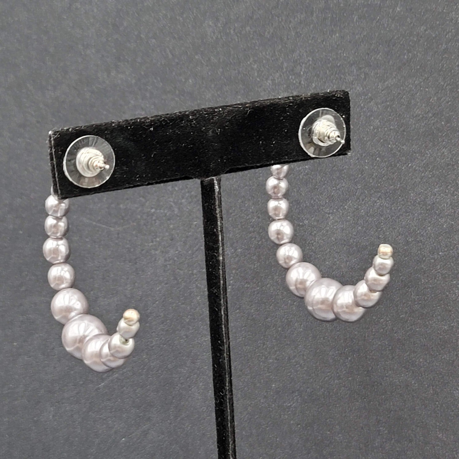 Pierced Earrings Graduated Imitation Gray Pearl Beads Hoops 1.75"