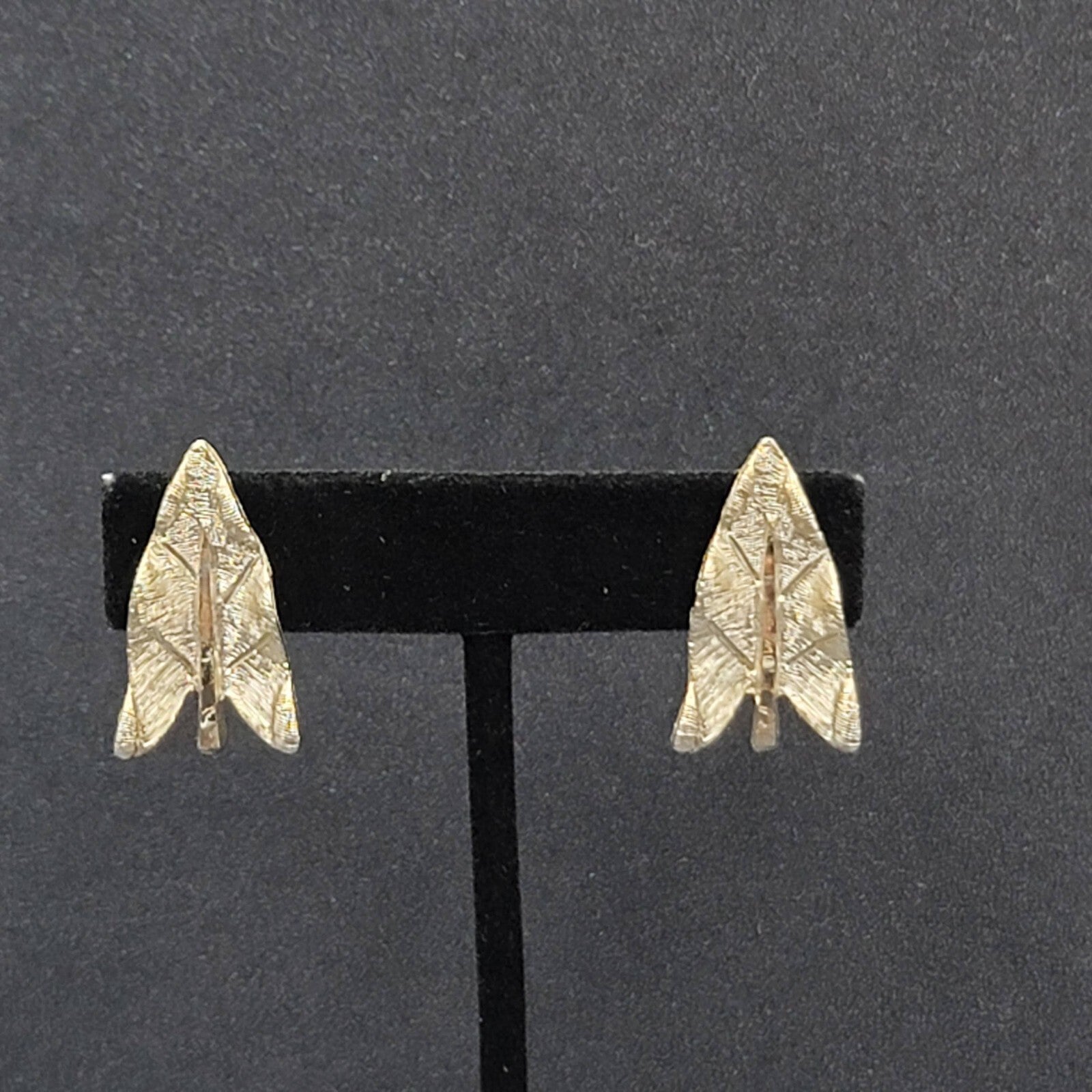 Vintage BSK Clip on Earrings Light Gold tone Climber Textured Leaves 1"