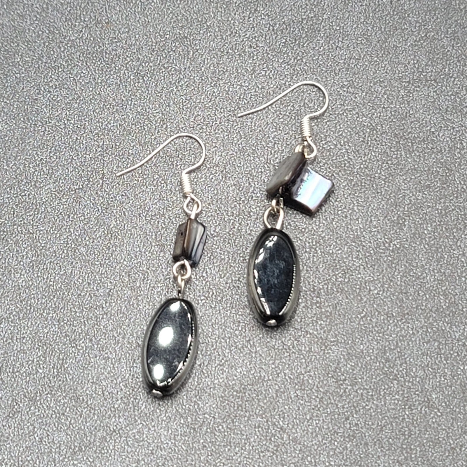 Pierced Earrings Silver tone Black Glass Bead Shell Beads Dangle 1.5"