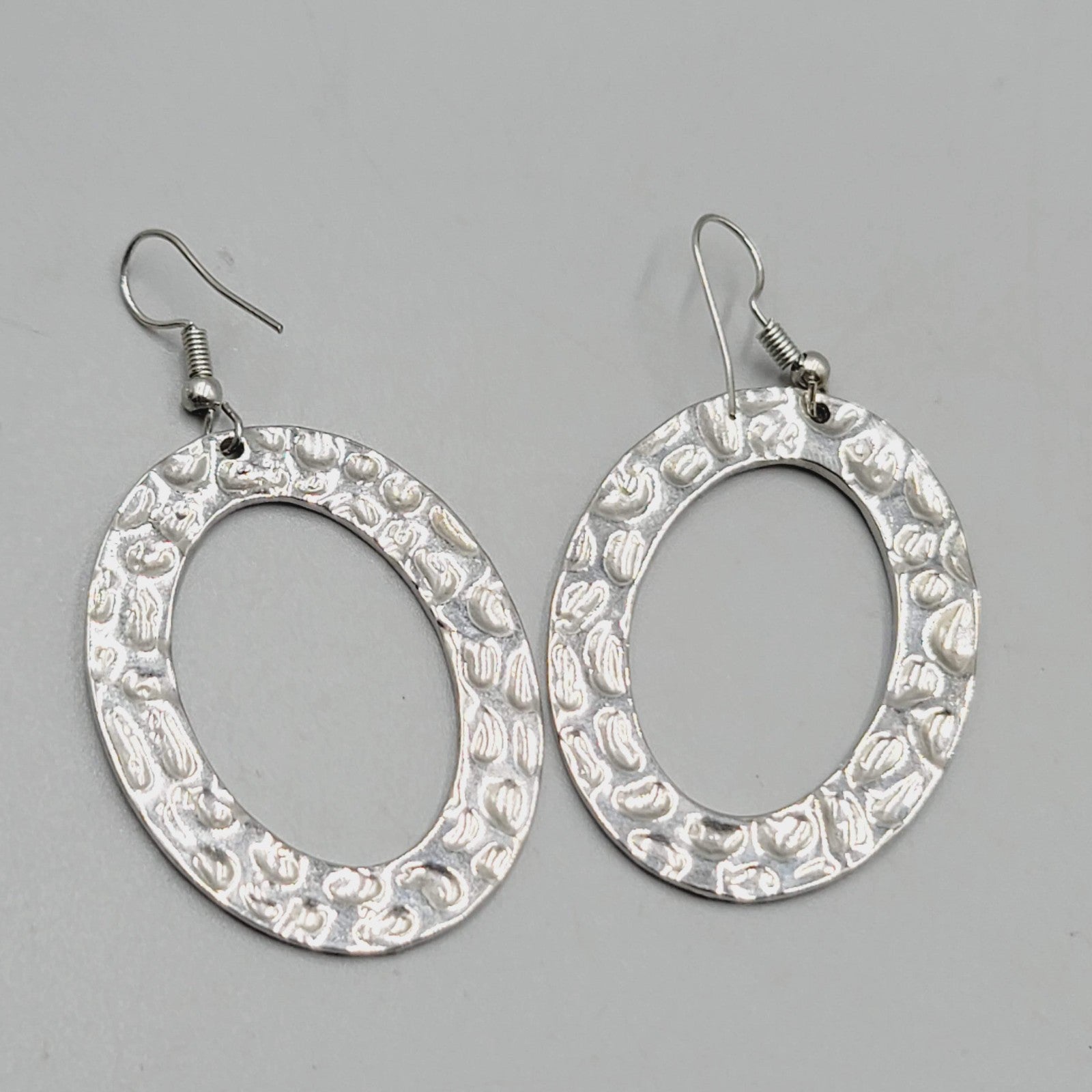 Open Oval Dangle Pierced Earrings Hammered Metal Silver tone 1.75"