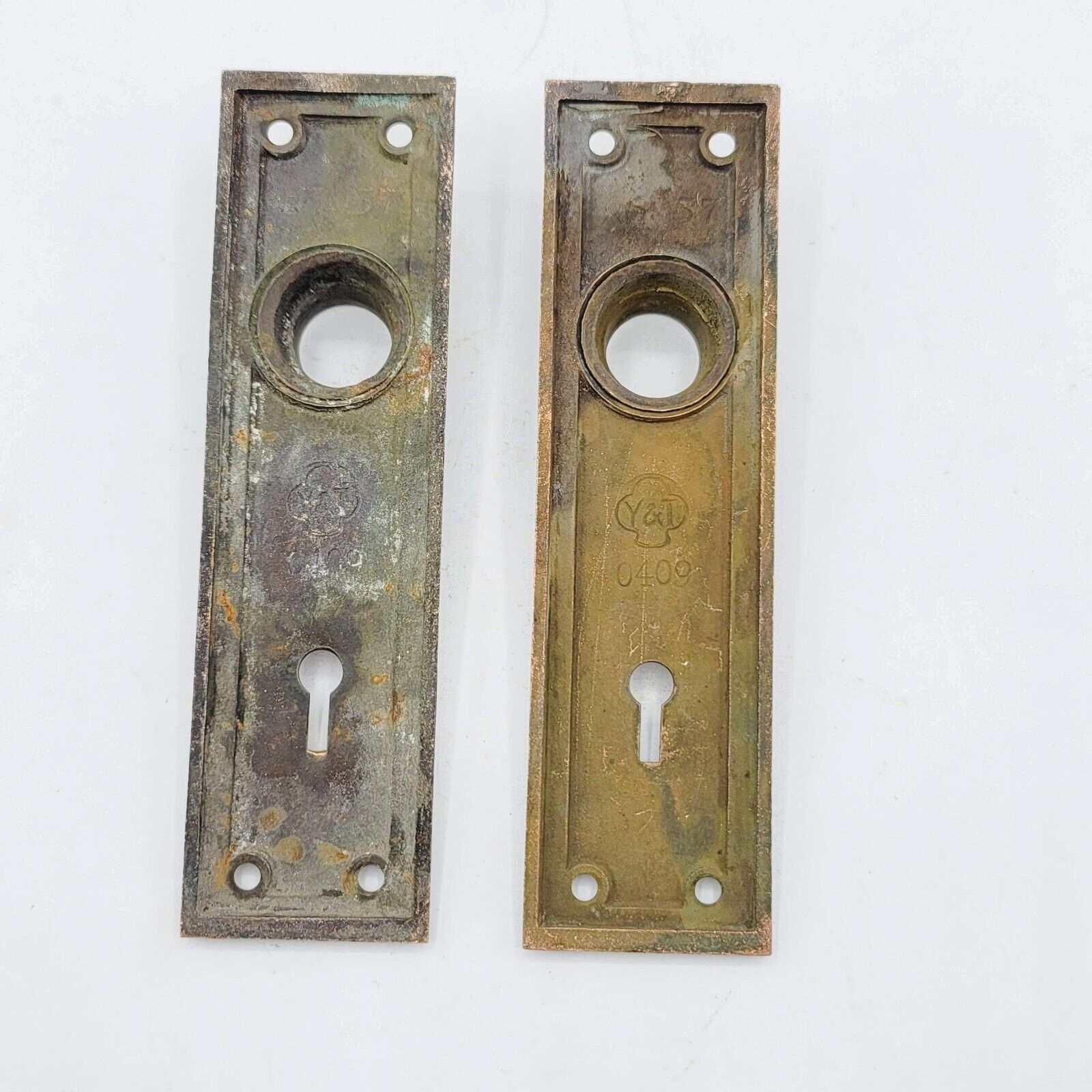 Vintage Yale & Towne Chicago PAIR Bronze Ornate Doorknob Back Plates Jappaned