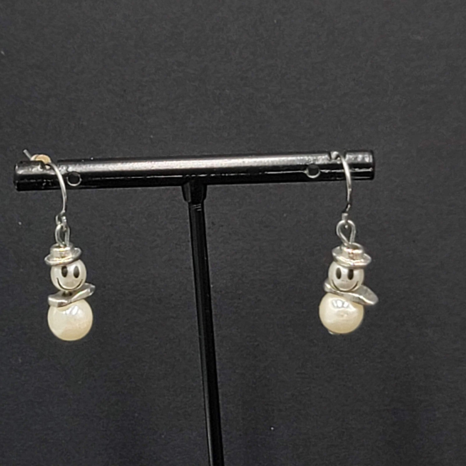 Snowman Bead Pierced Earrings Silver tone Dangle 3/4"