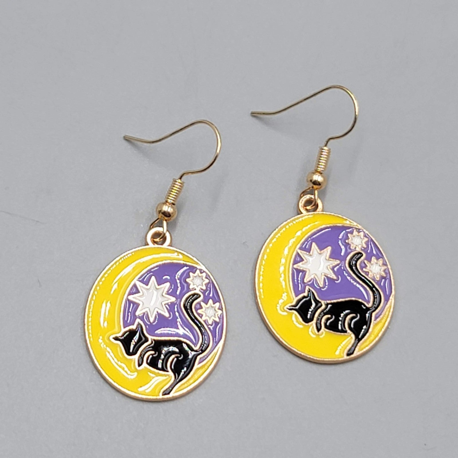 Kitty Cat in the Sun Enamel Pierced Earrings Gold tone Dangle 1 1/8"